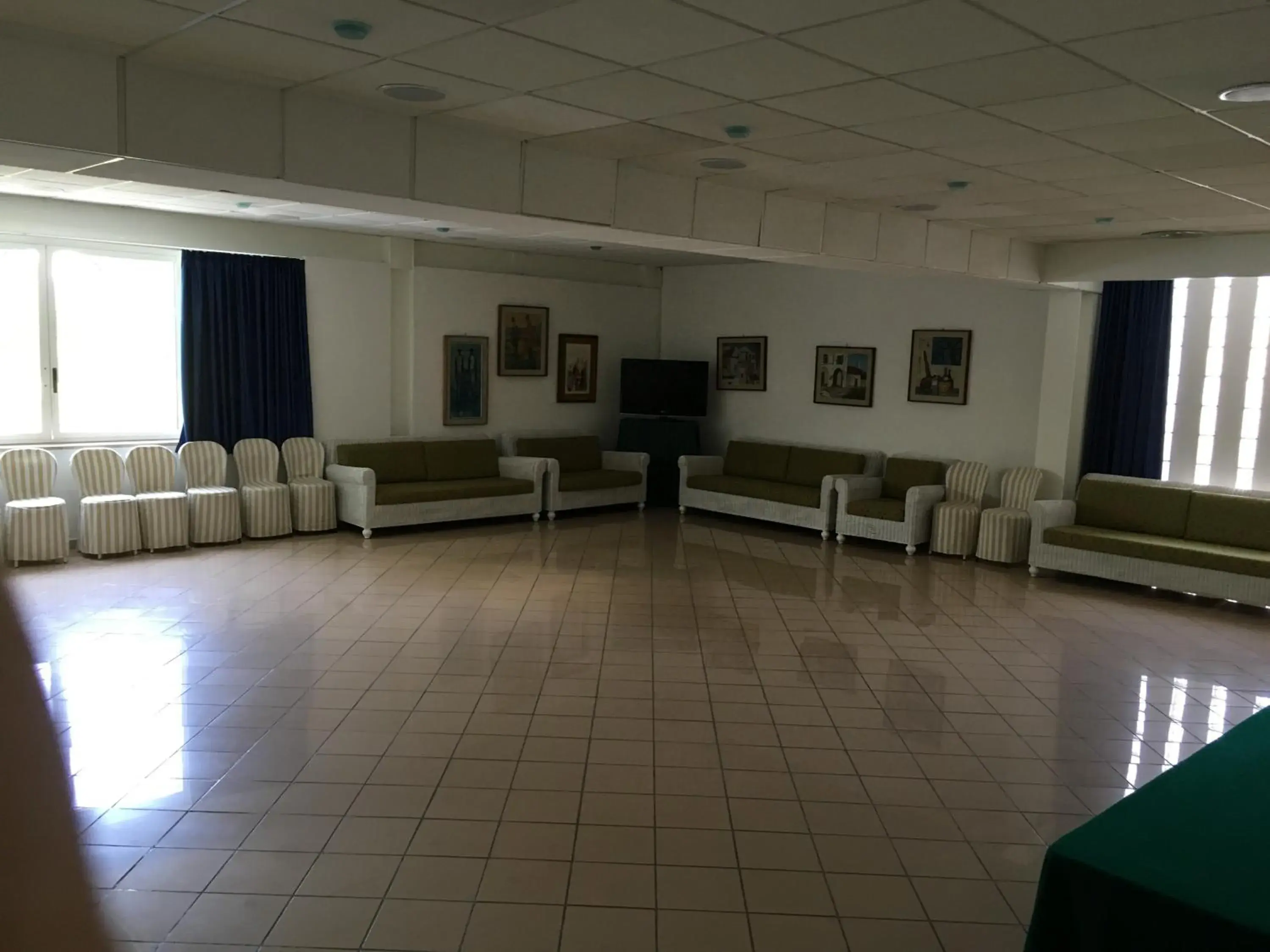 Communal lounge/ TV room in Hotel Sierra Silvana