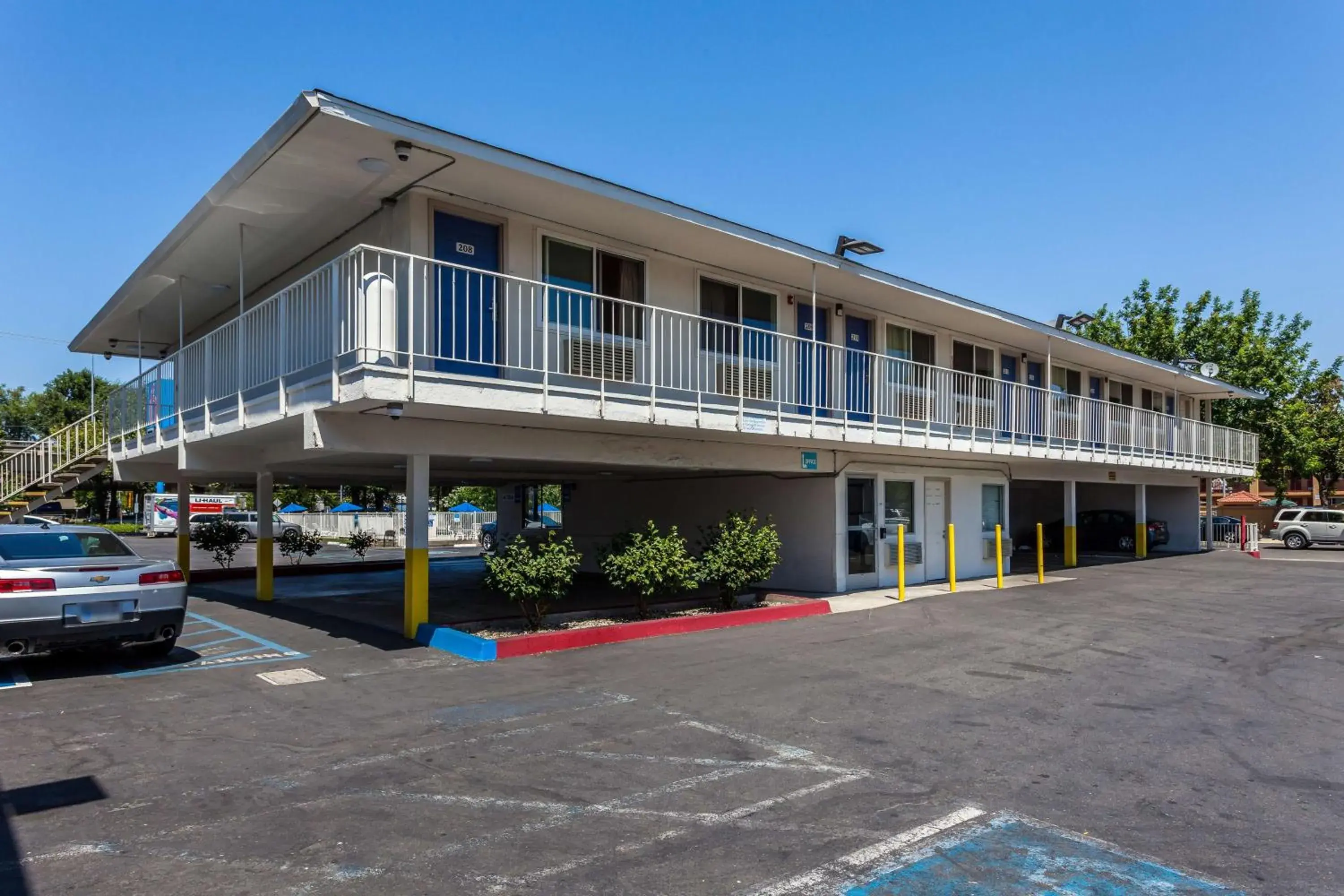 Property Building in Motel 6 Sacremento, Ca - Downton