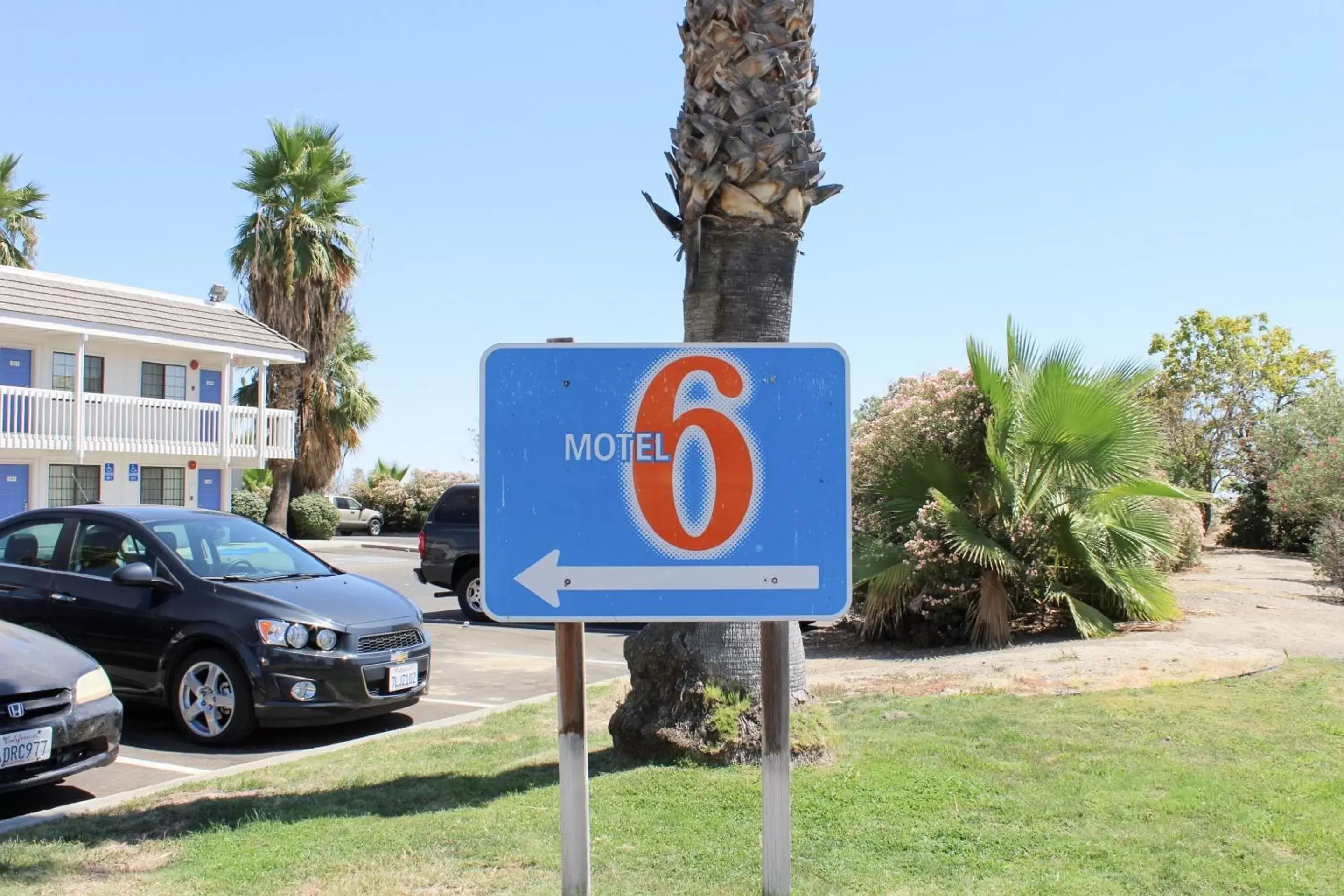 Property building, Garden in Motel 6-Coalinga, CA - East