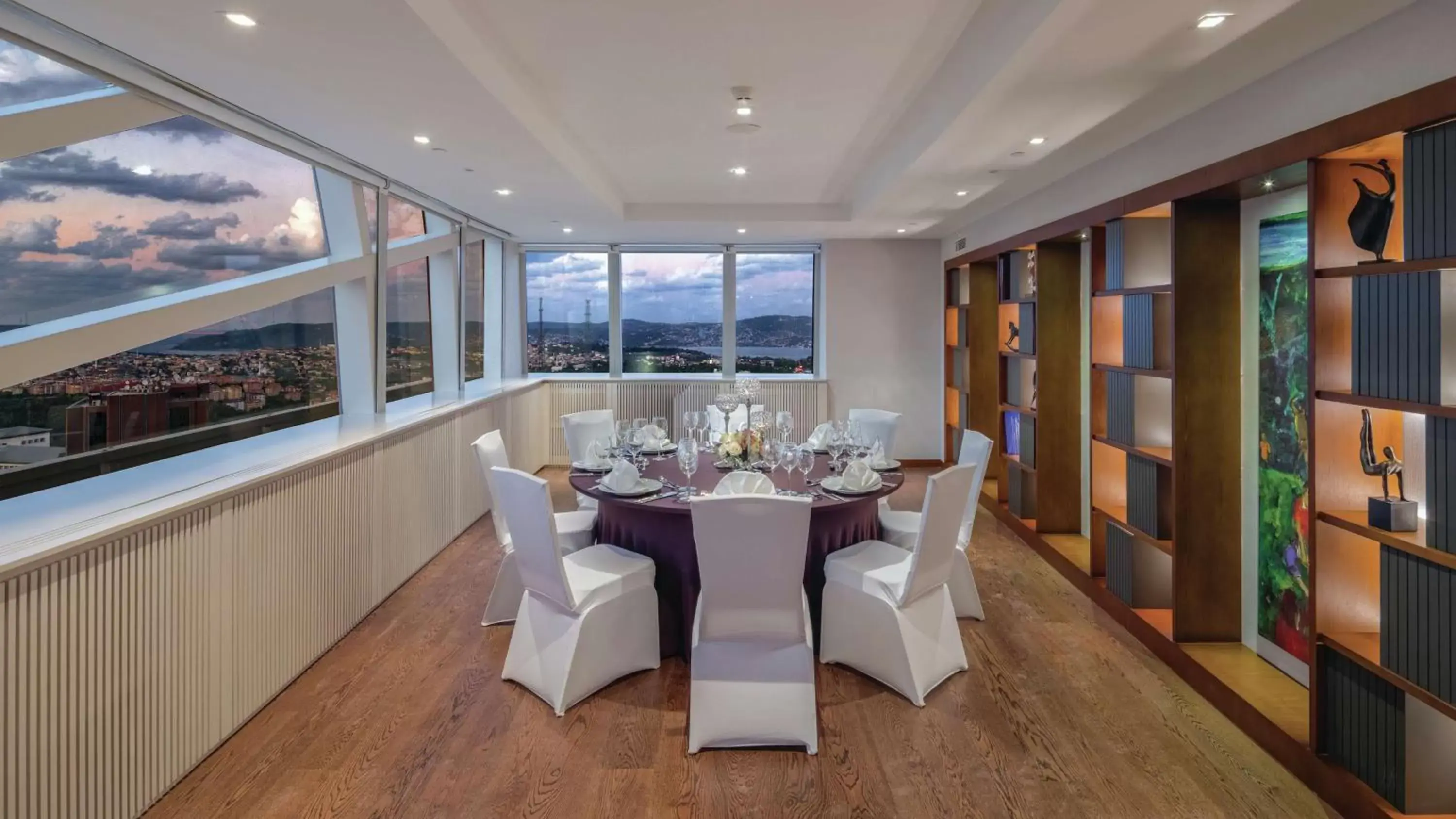 Restaurant/places to eat in Hilton Istanbul Maslak Restaurant/places to eat in Hilton Istanbul Maslak