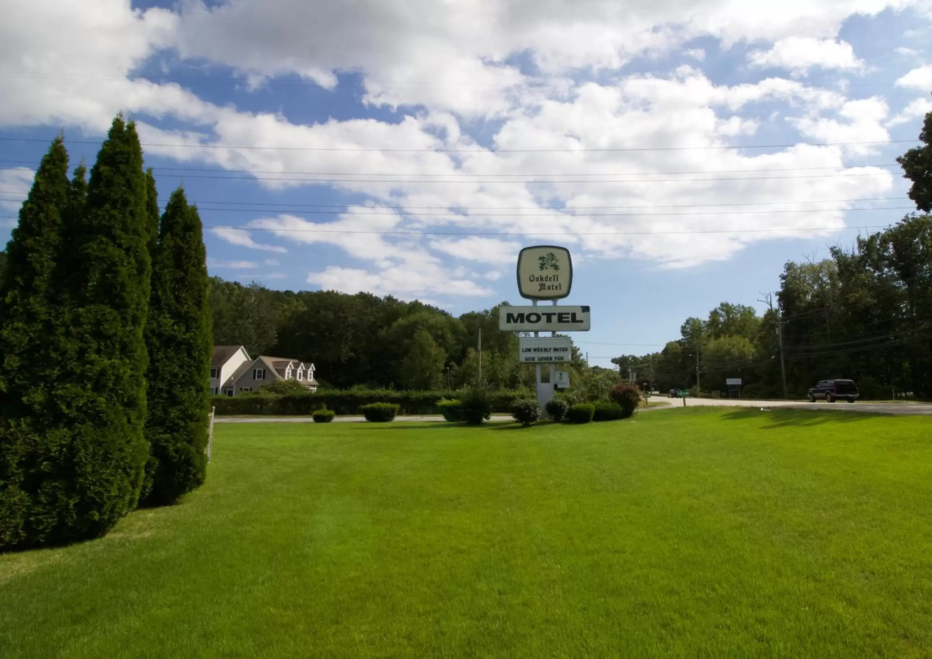 Property building, Garden in Oakdell Motel WATERFORD CT