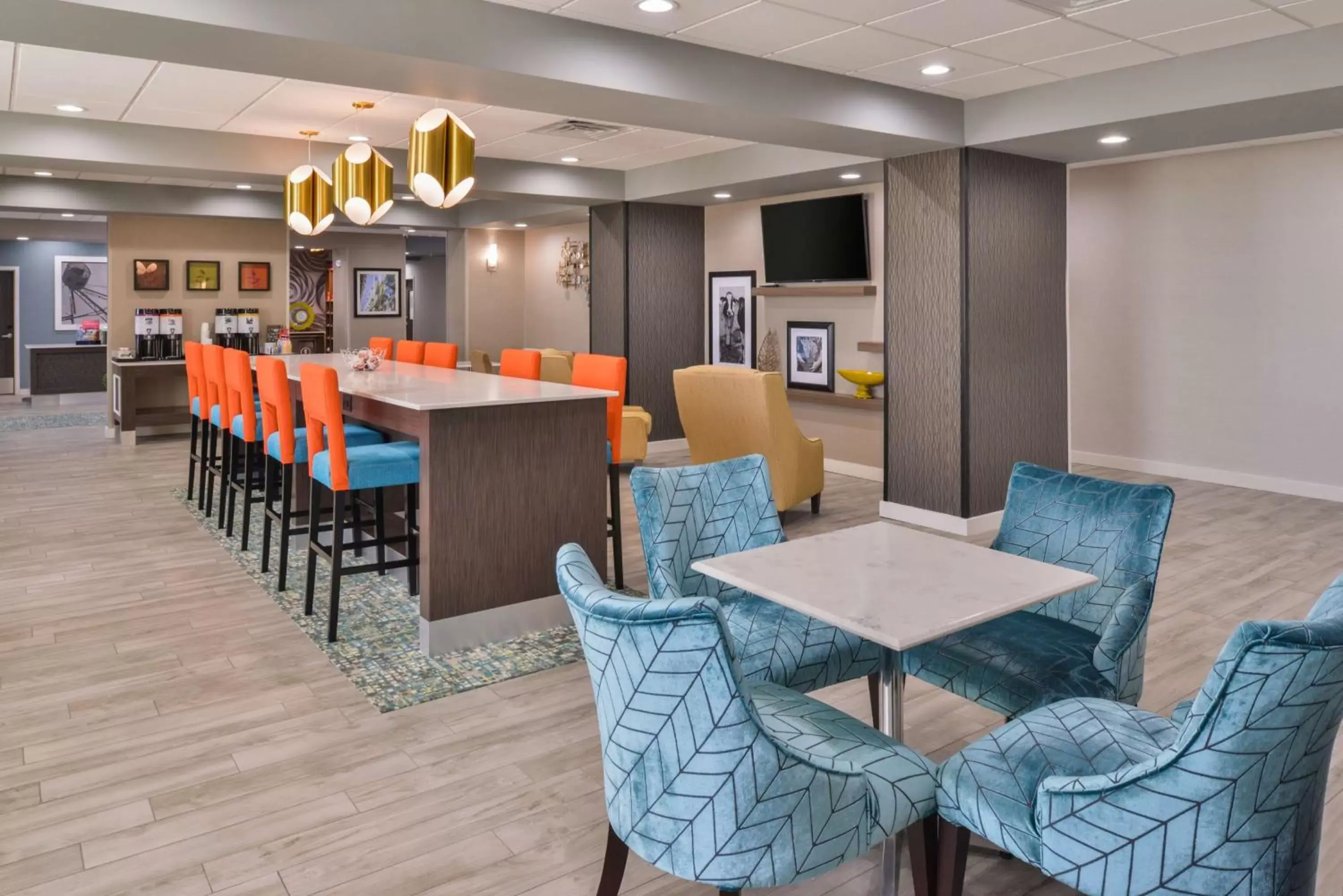 Lobby or reception, Restaurant/Places to Eat in Hampton Inn Emporia, KS