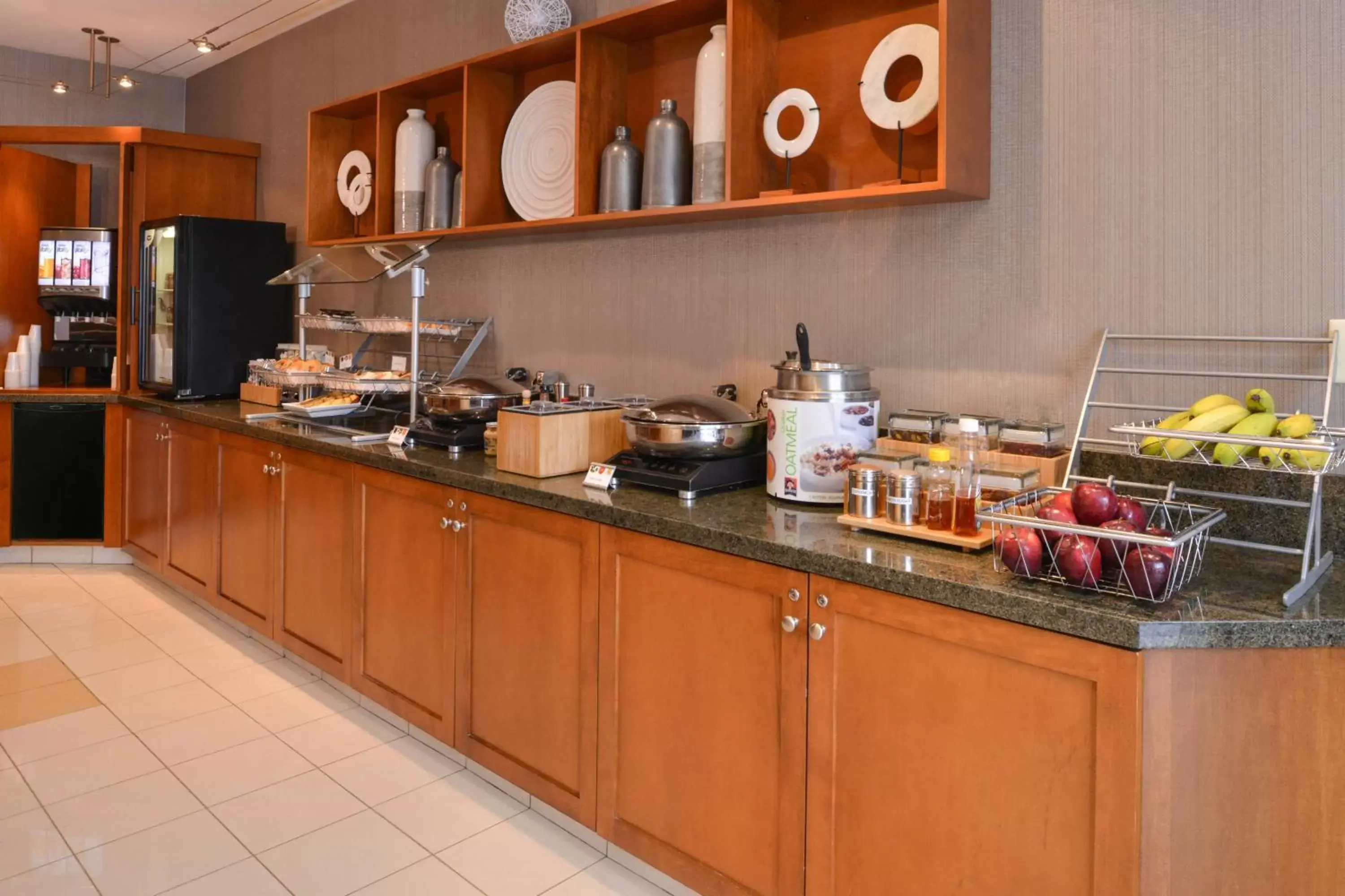 Breakfast, Food in SpringHill Suites Pittsburgh Mills