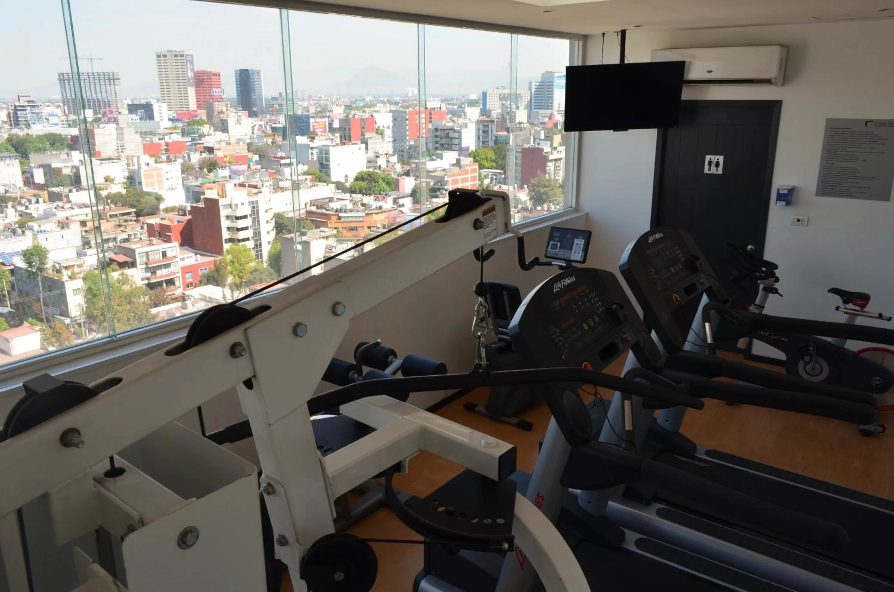 Fitness centre/facilities in LaiLa Hotel CDMX Reforma