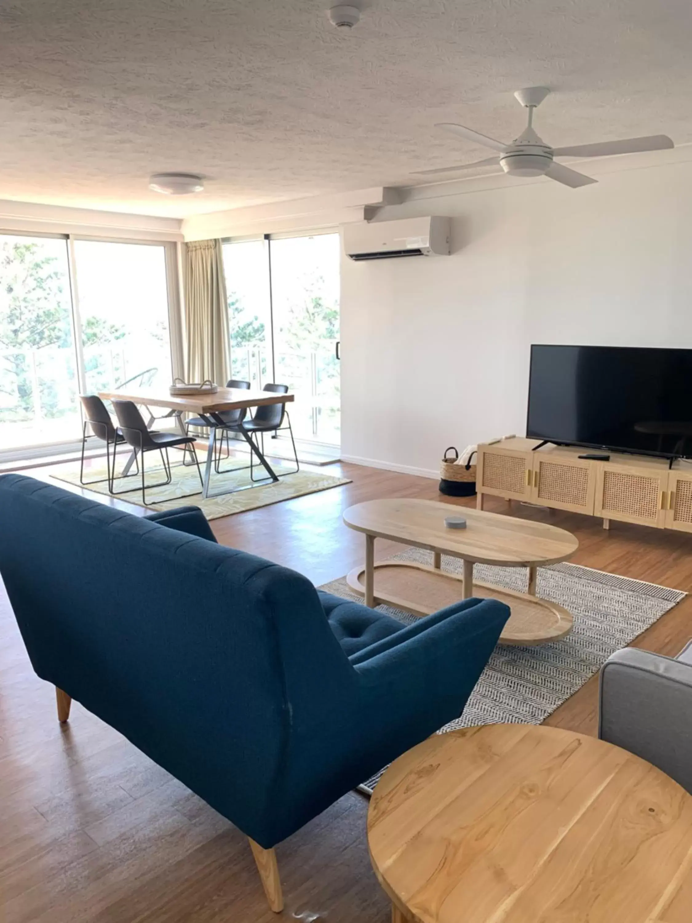 Living room, Seating Area in Pacific Regis Beachfront Holiday Apartments