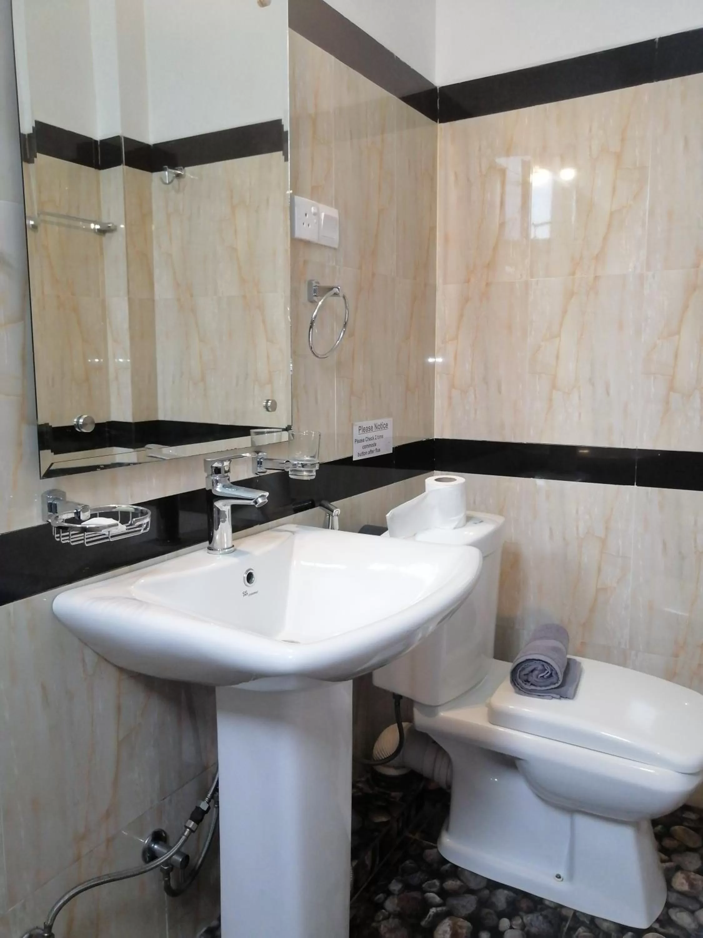 Le Petit Hotel & Restaurant