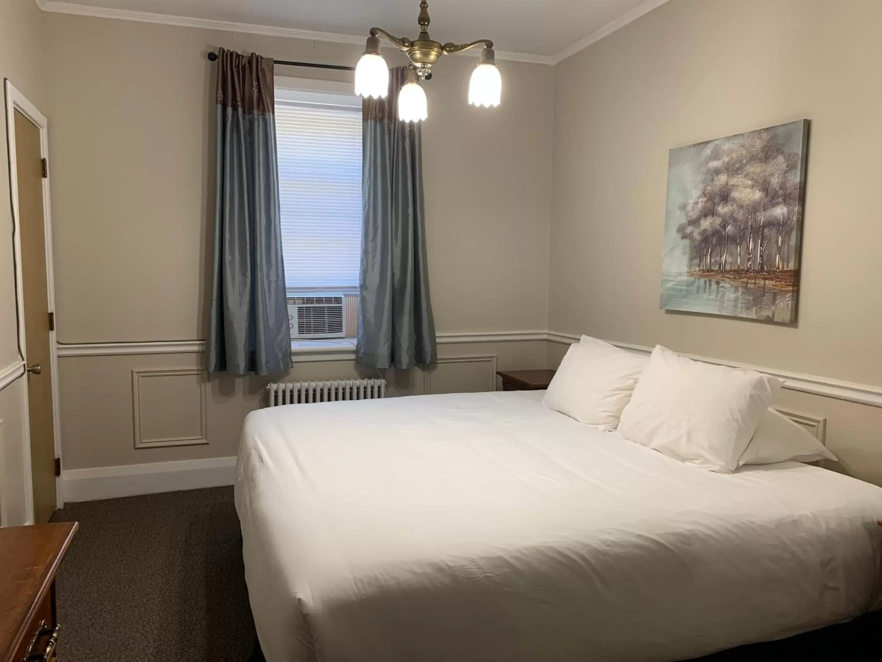 King Suite in Inn at the Falls King Suite in Inn at the Falls