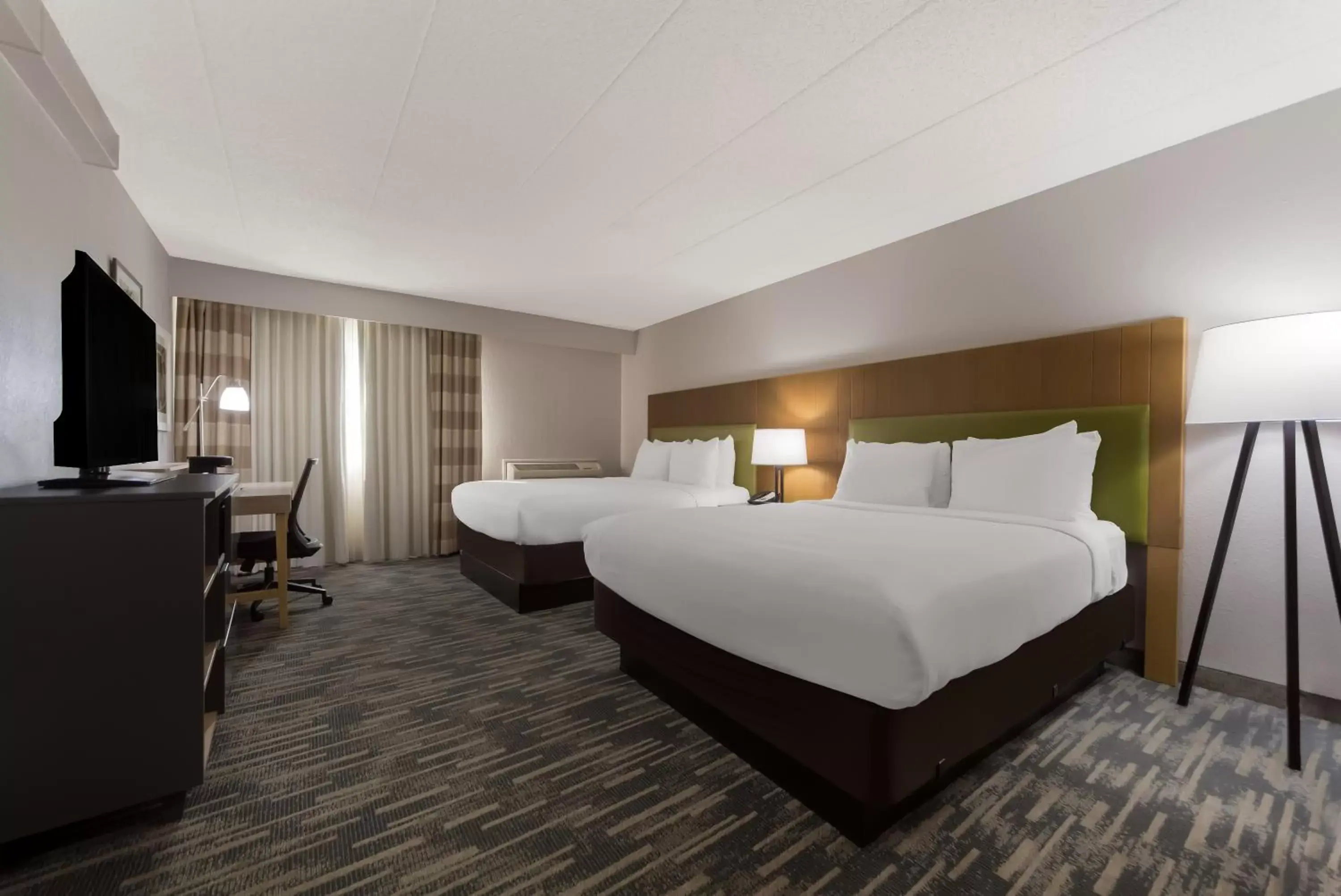 Bed in Country Inn & Suites by Radisson, Lincoln Airport, NE