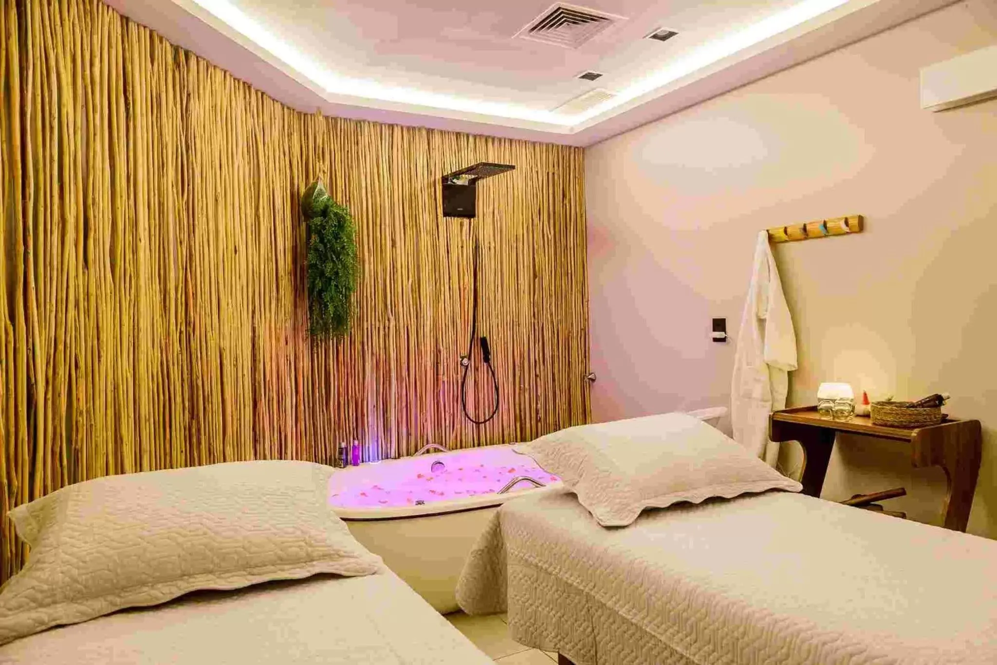 Spa and wellness centre/facilities, Bed in Hotel Luzeiros São Luis
