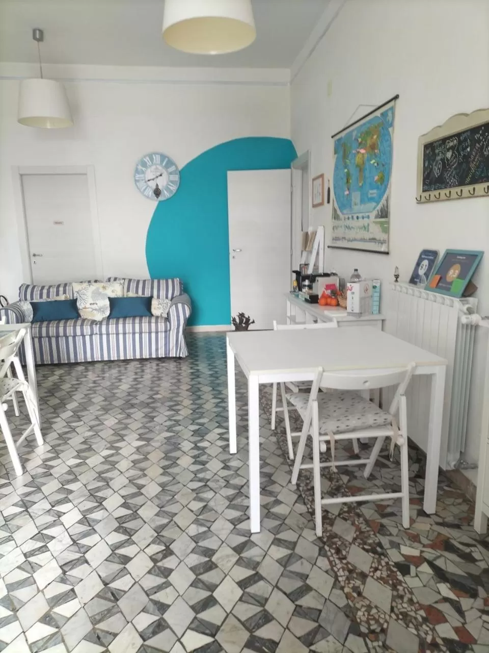 Communal lounge/ TV room in Maison De Revel