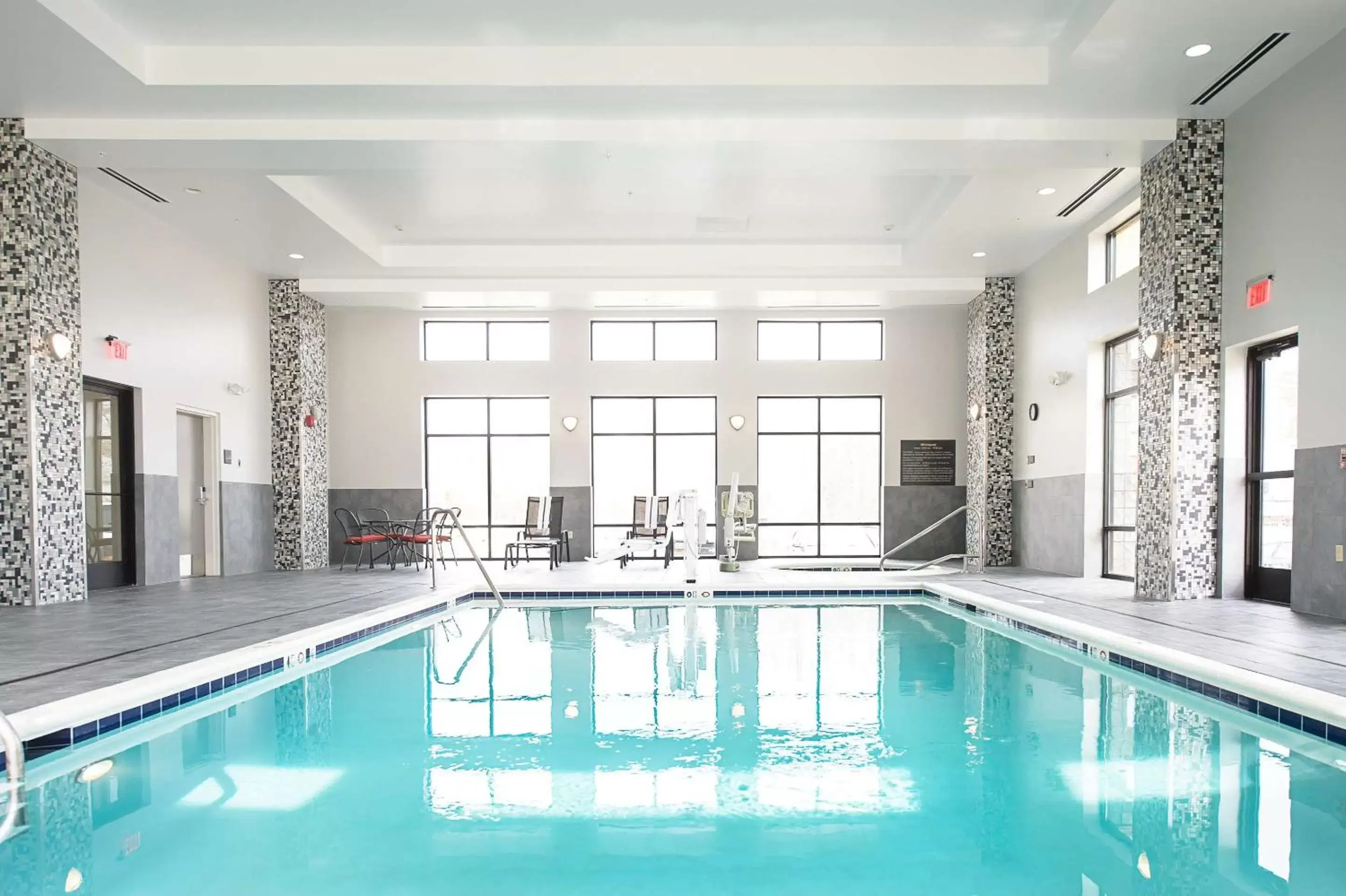 Pool view, Swimming Pool in Hampton Inn Stafford / Quantico-Aquia