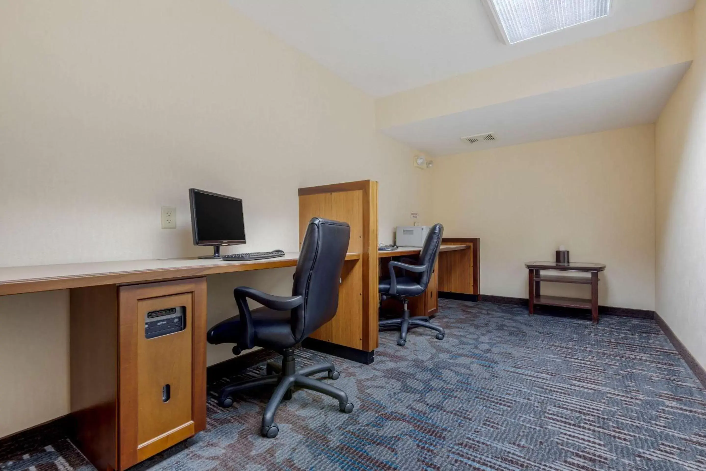 Business facilities in Clarion Inn