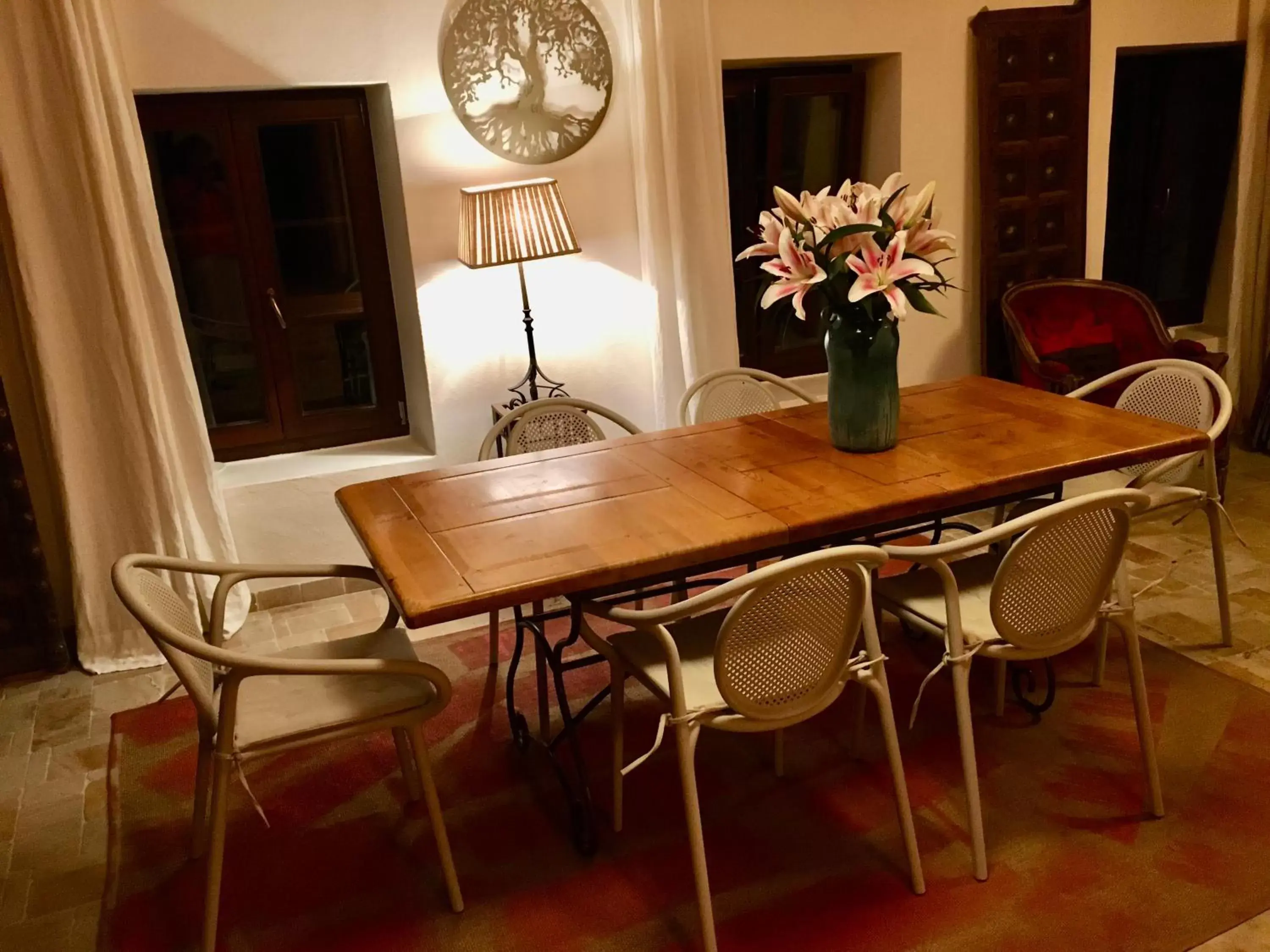 Dining Area in Les 3 Coeurs - Chambres chez charmants habitants