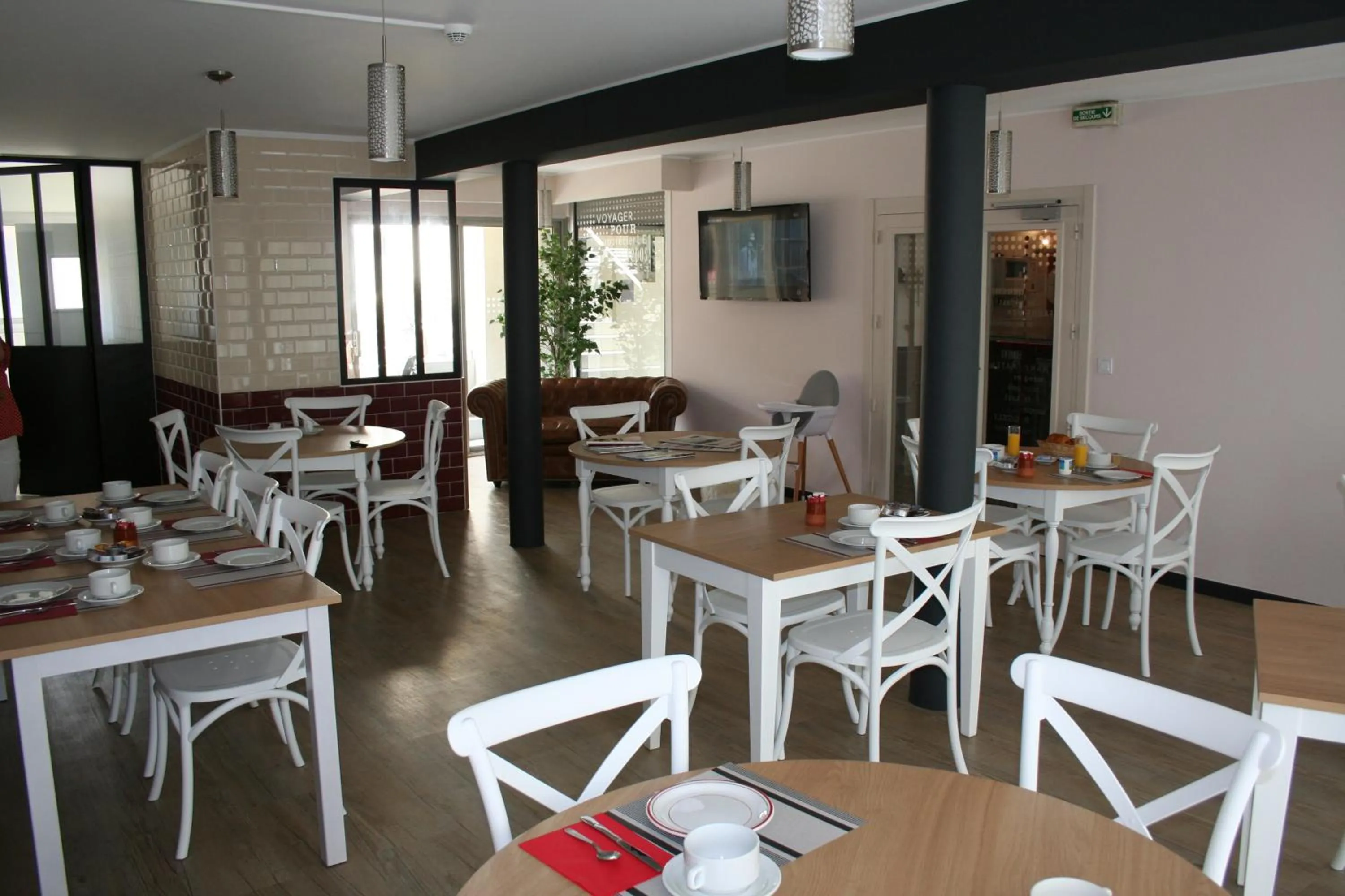 Continental breakfast in Hôtel Le Relais Dax