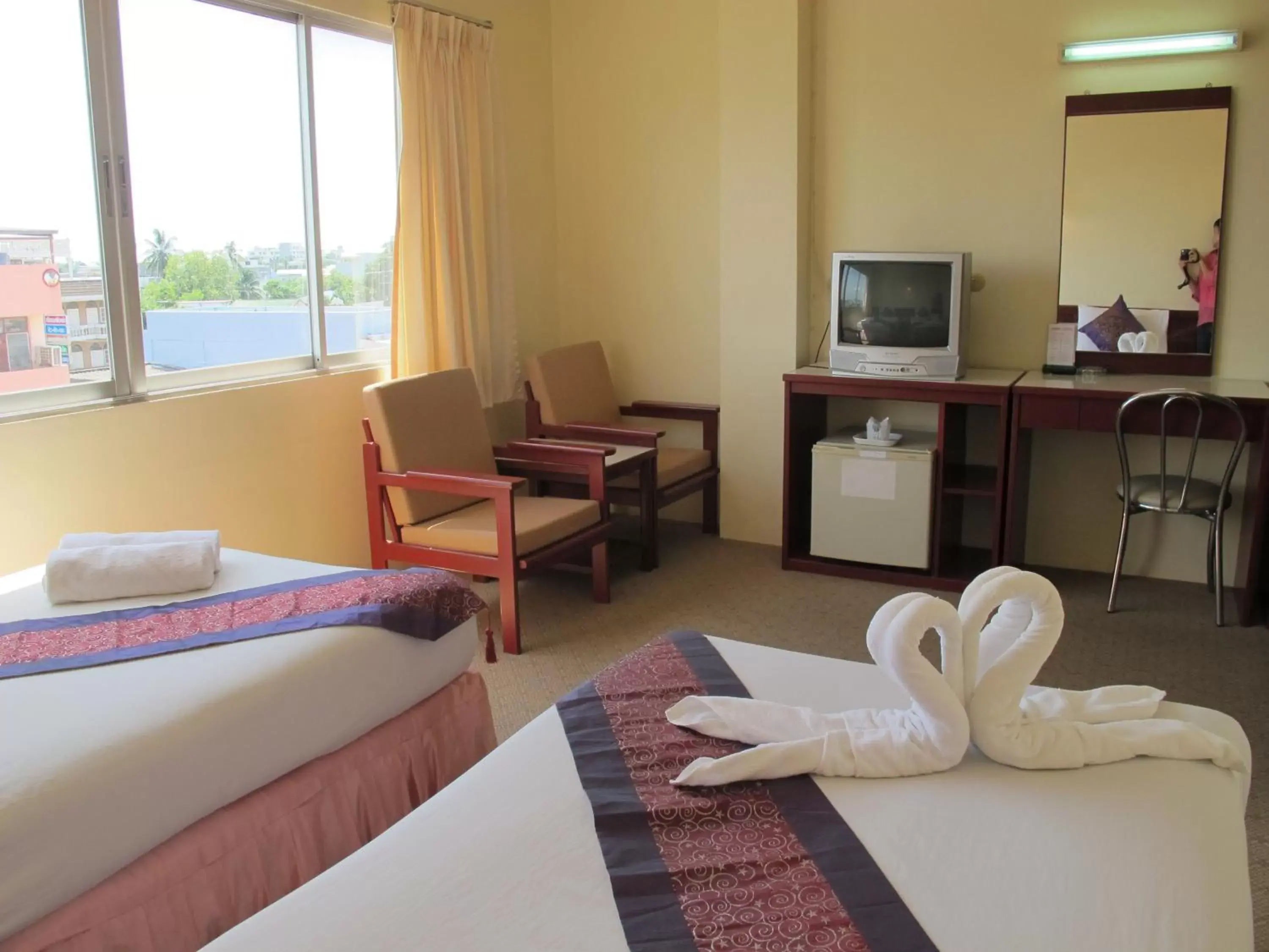 Bedroom, Bed in Chumphon Palace Hotel