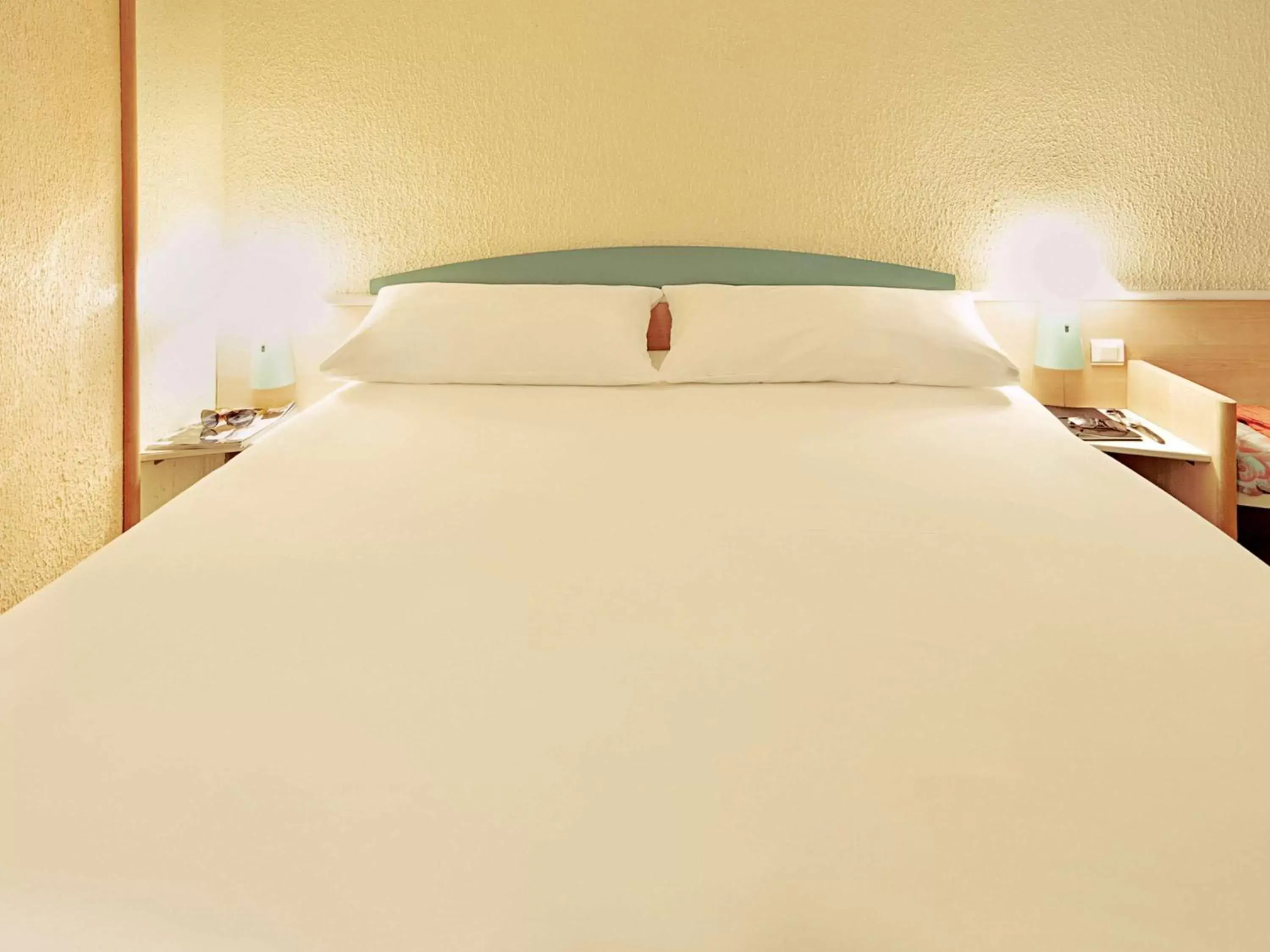 Photo of the whole room, Bed in ibis Tours Sud