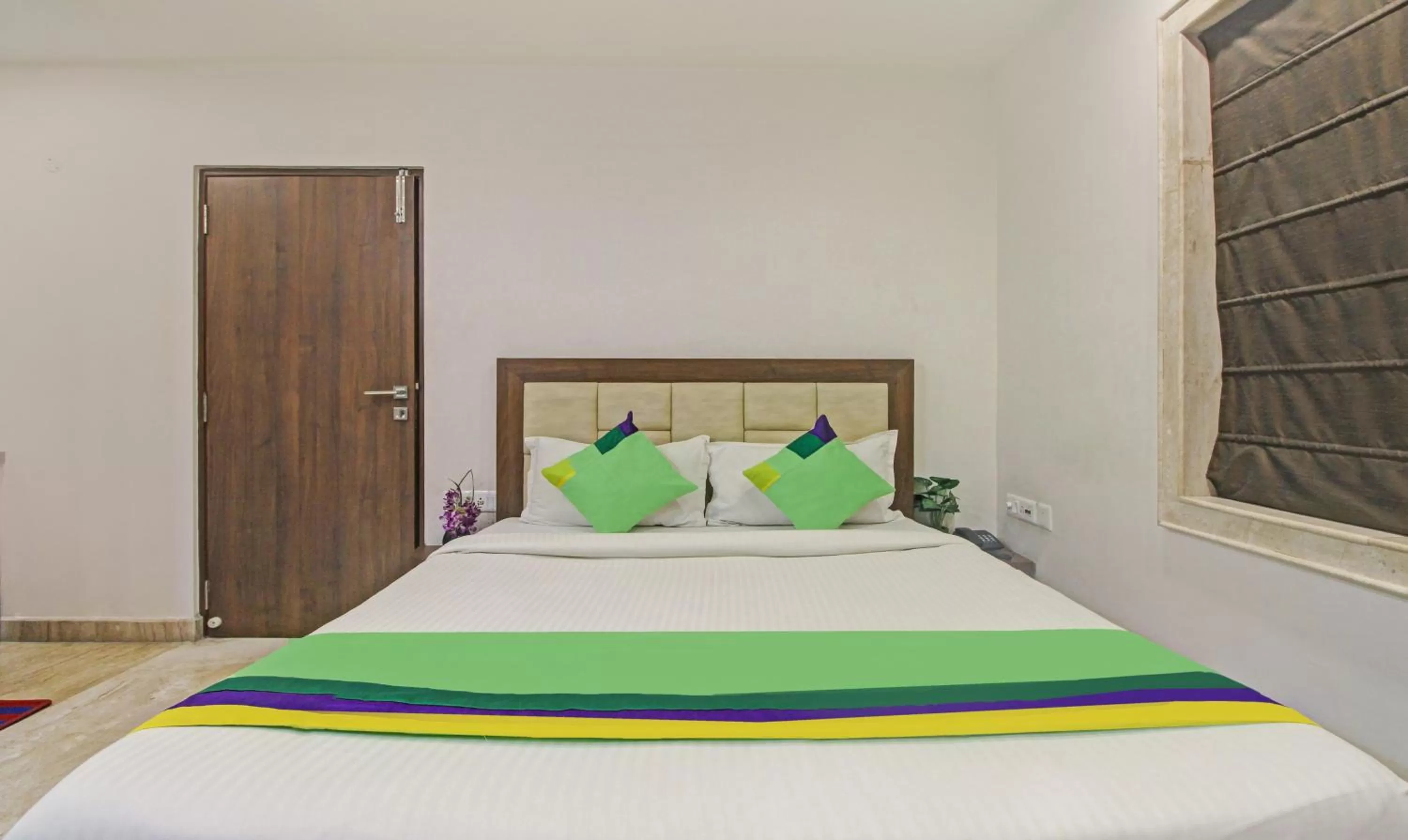 Bedroom, Bed in Treebo Sreema Saltlake Near City Centre Mall