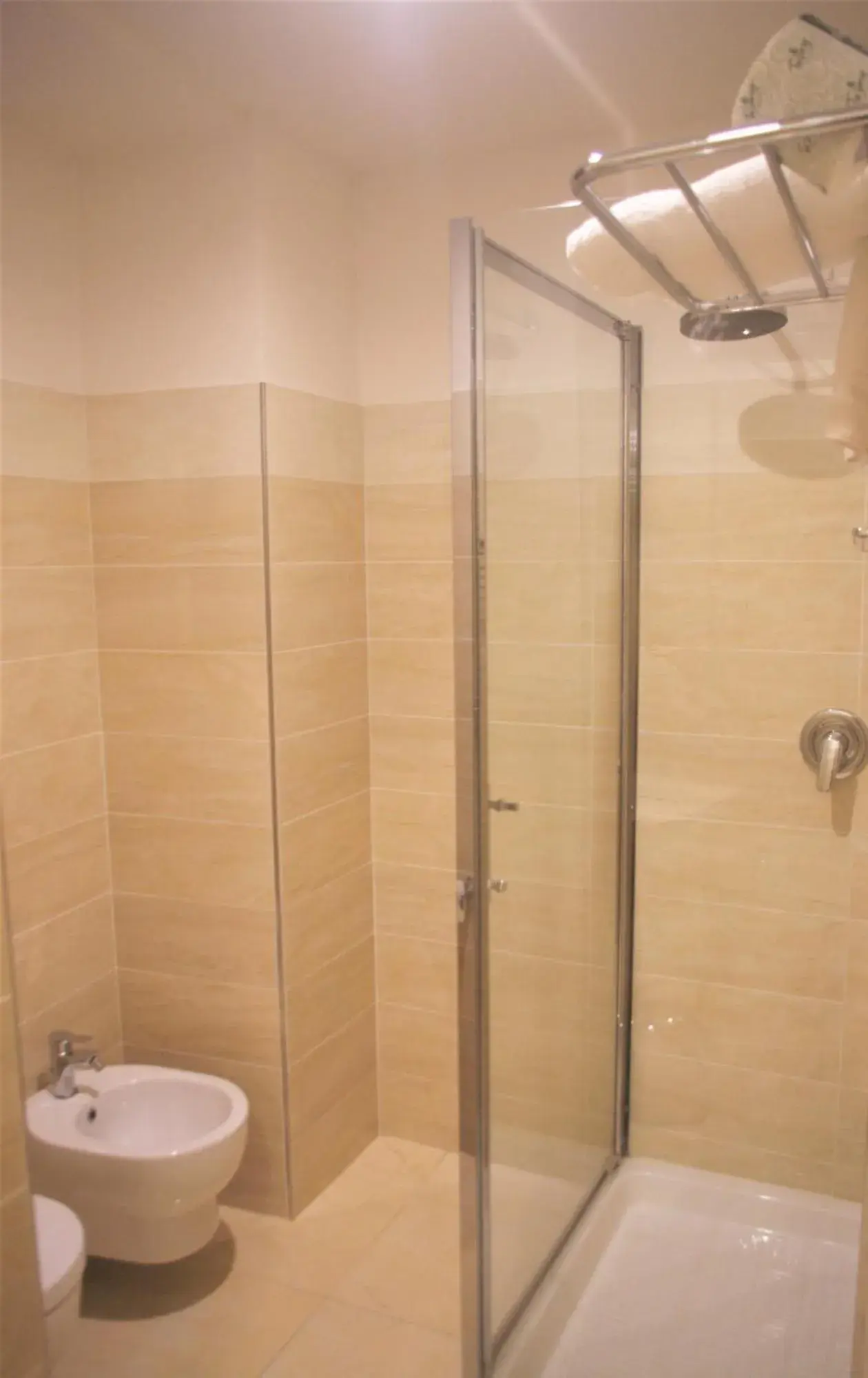 Shower, Bathroom in Hotel Volterra In