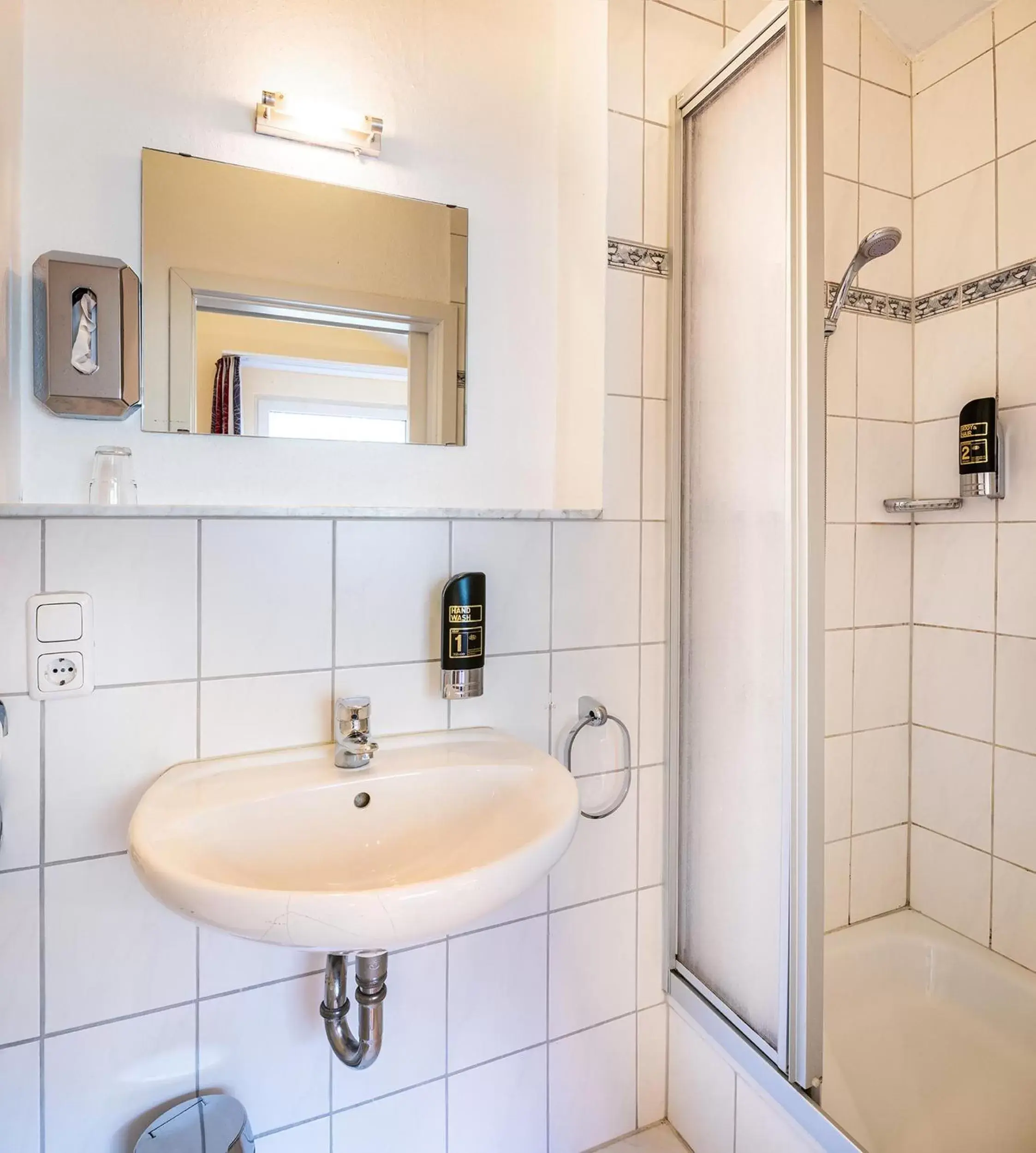 Bathroom in Schroeders Stadtwaldhotel