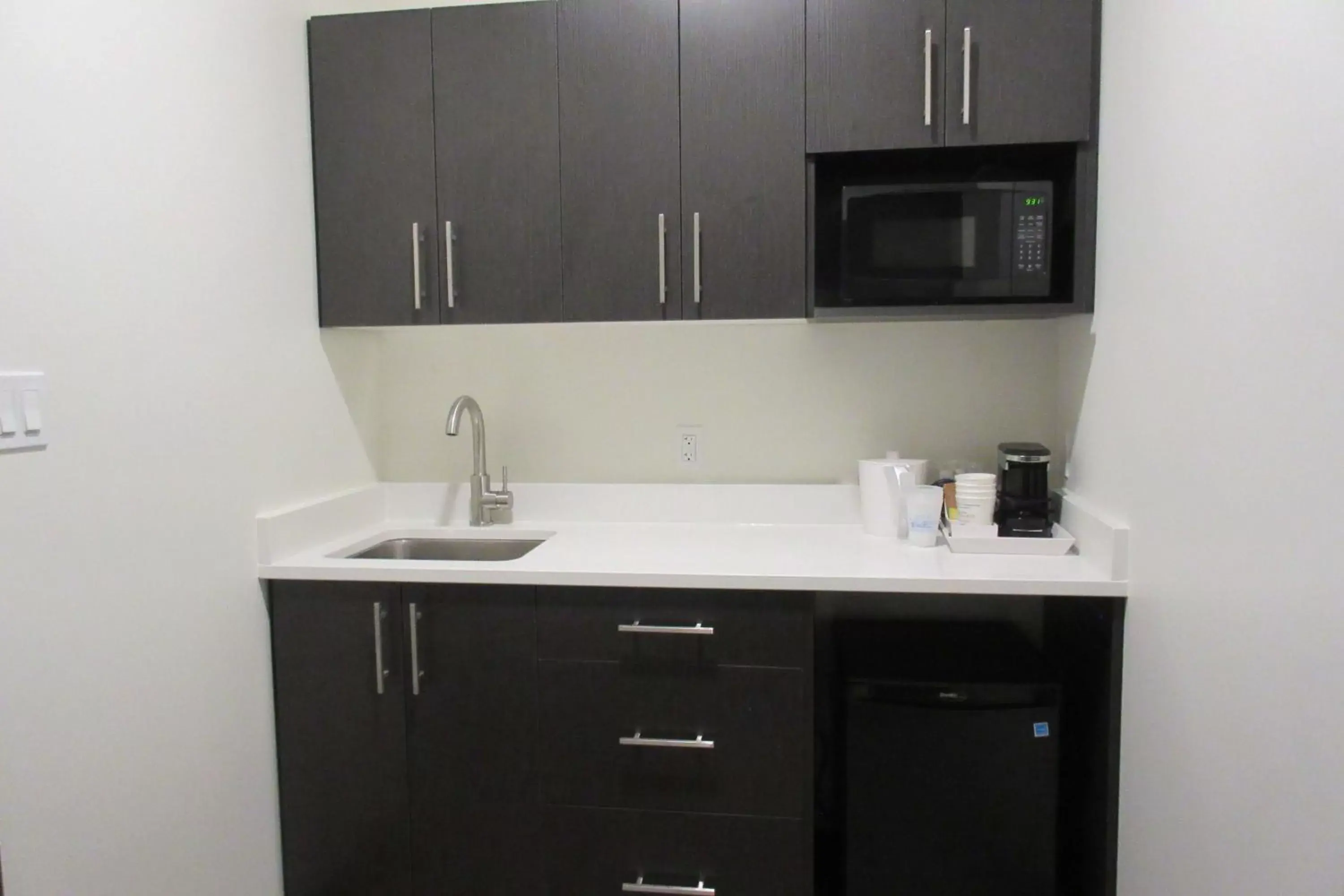 Kitchen or kitchenette, Kitchen/Kitchenette in Best Western Plus Winkler