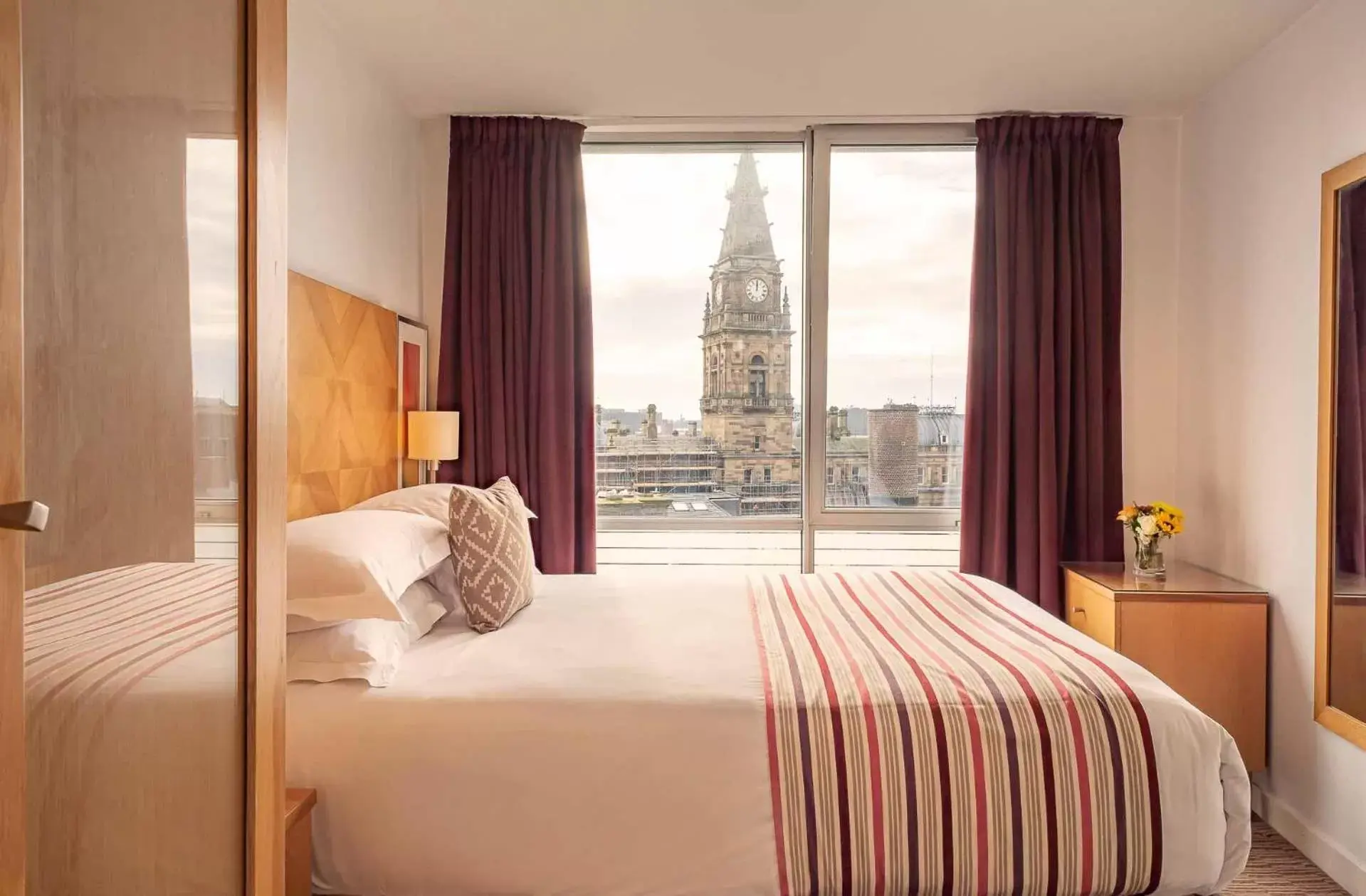 City view, Bed in PREMIER SUITES Liverpool City view, Bed in PREMIER SUITES Liverpool