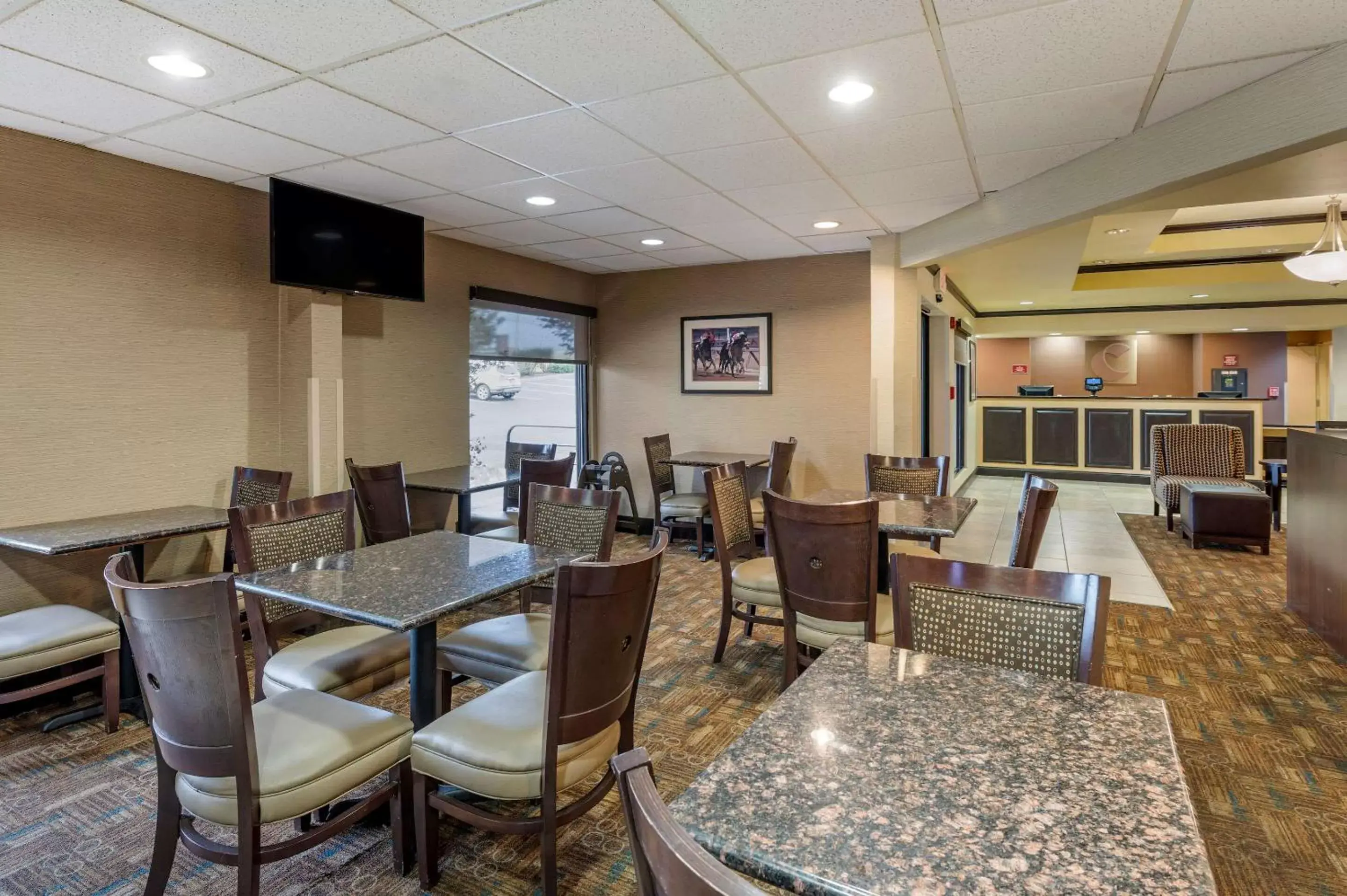 Restaurant/Places to Eat in Comfort Inn Cincinnati Airport Turfway Road