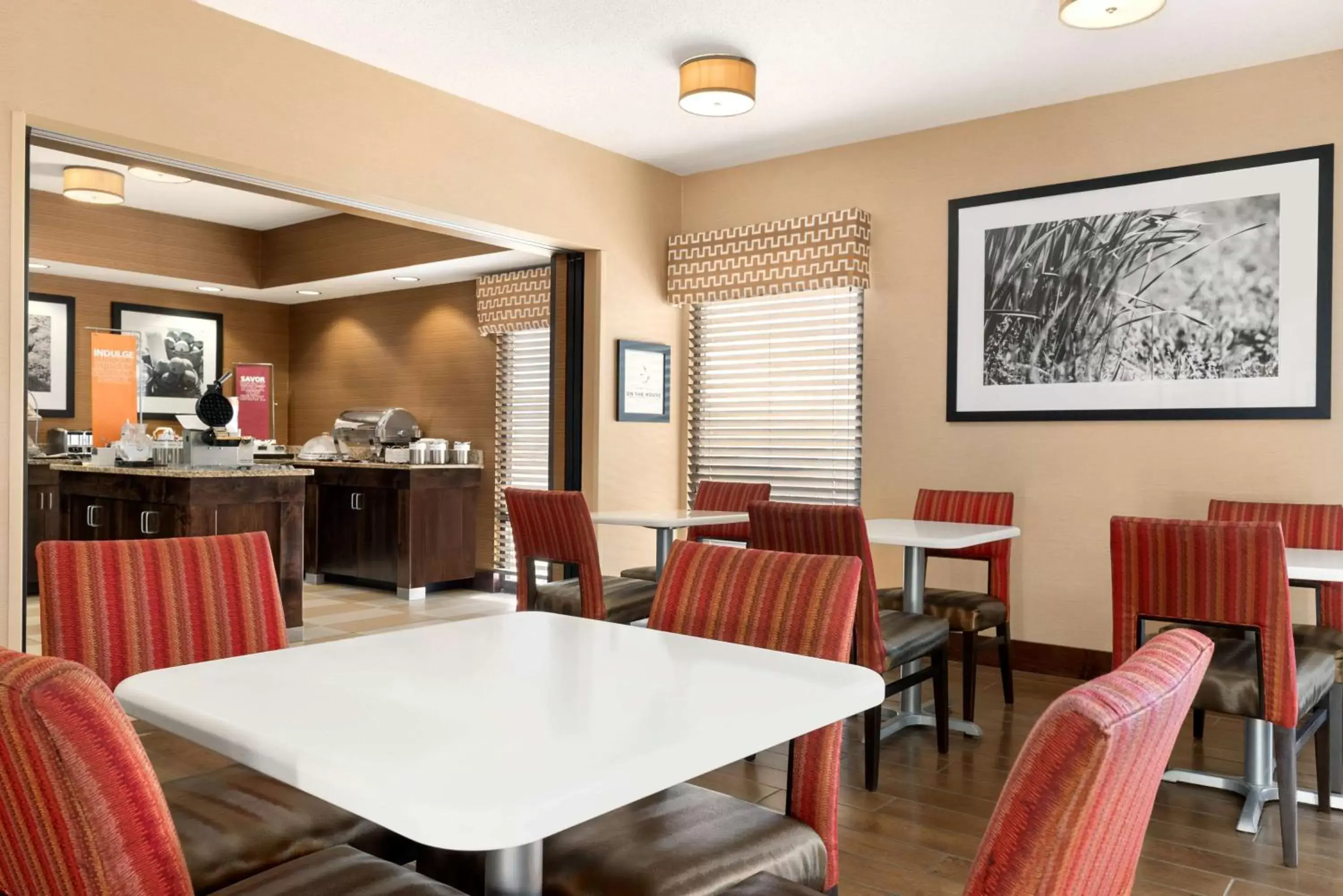 Dining area, Restaurant/Places to Eat in Hampton Inn Lawrence