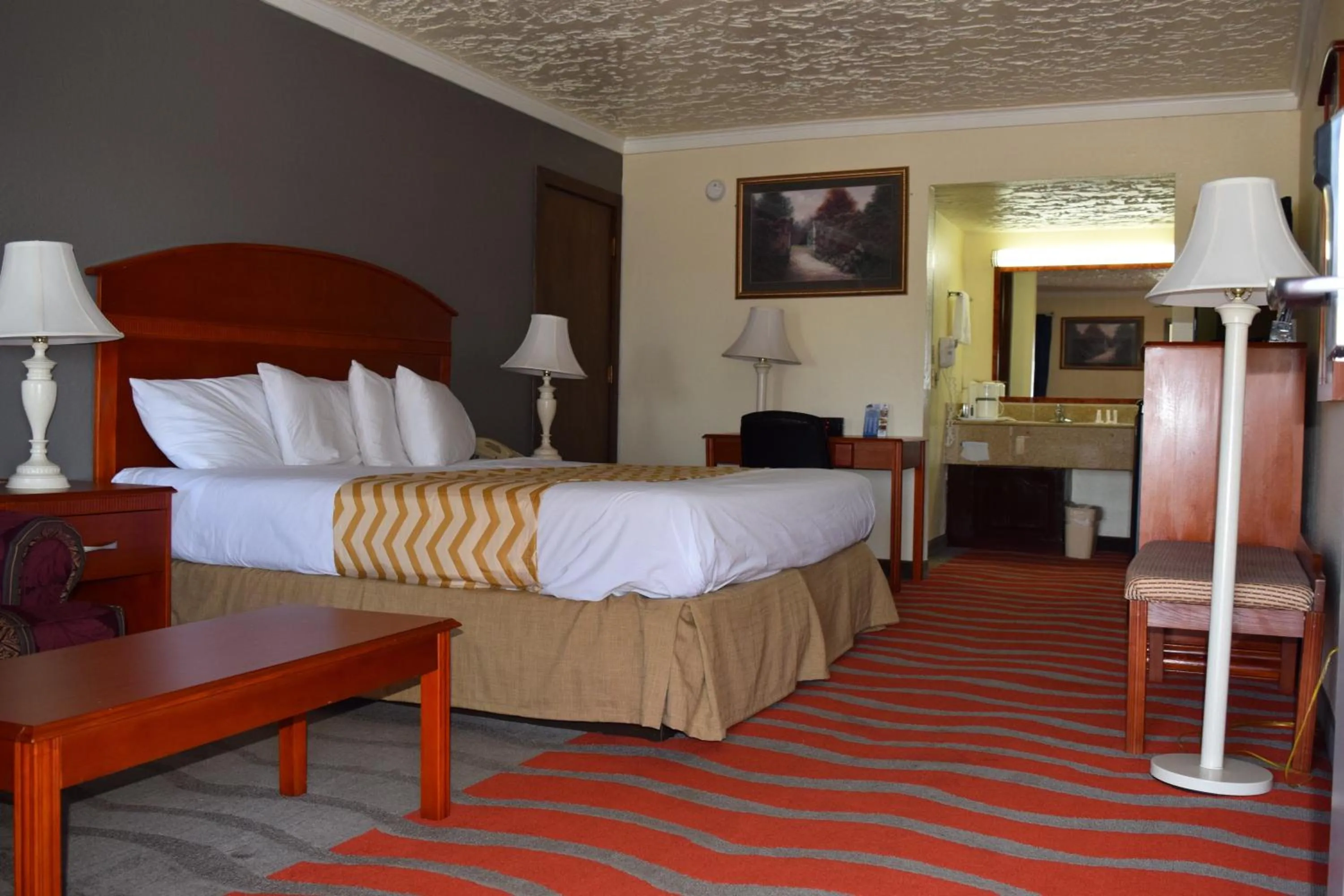 Photo of the whole room, Bed in Travelodge Inn & Suites by Wyndham Norman