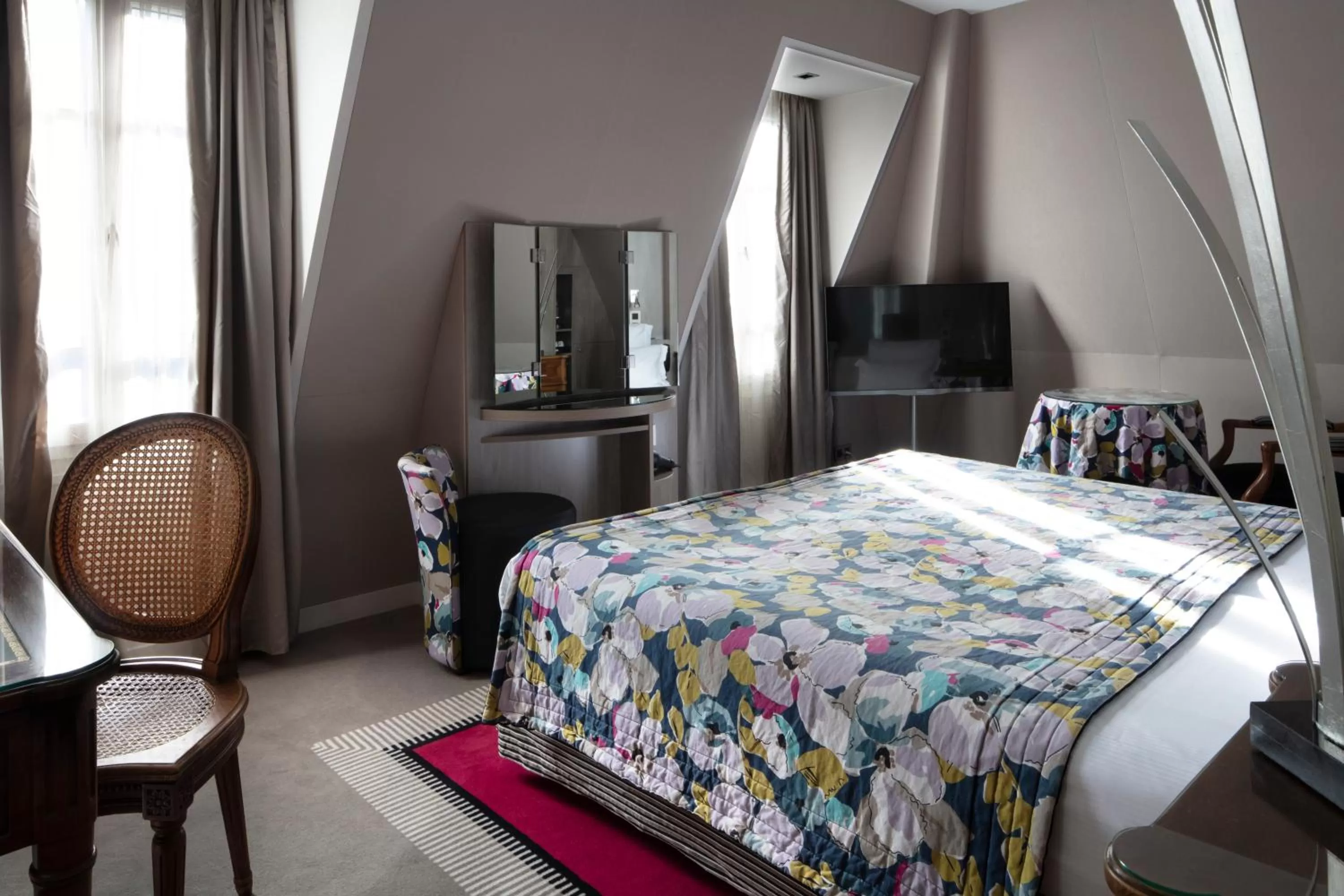 Photo of the whole room, Bed in Hôtel Regent's Garden - Astotel