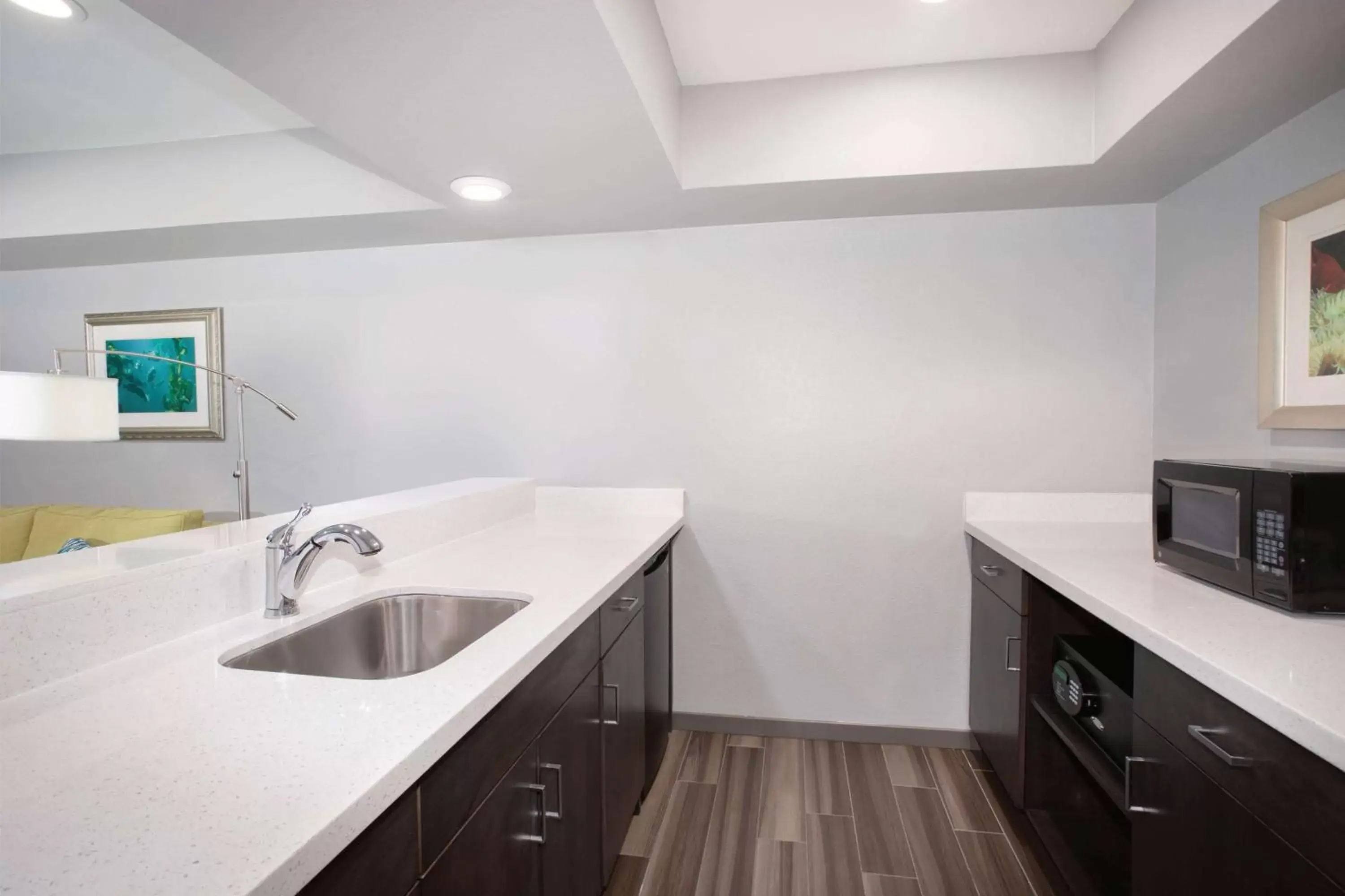 Photo of the whole room, Kitchen/Kitchenette in Hampton Inn Monterey