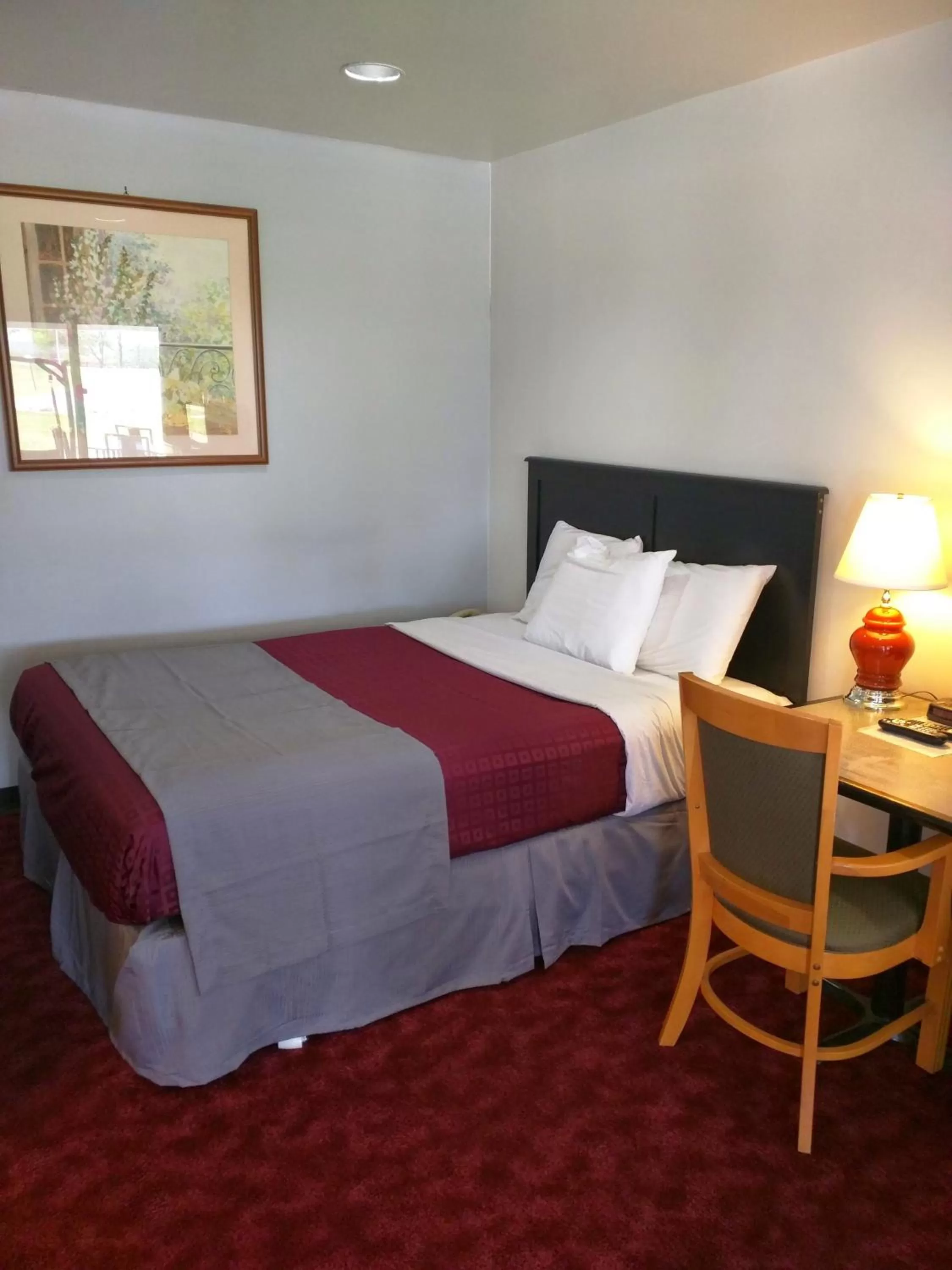 Bedroom, Bed in Skyview Motel - Prairie du Sac