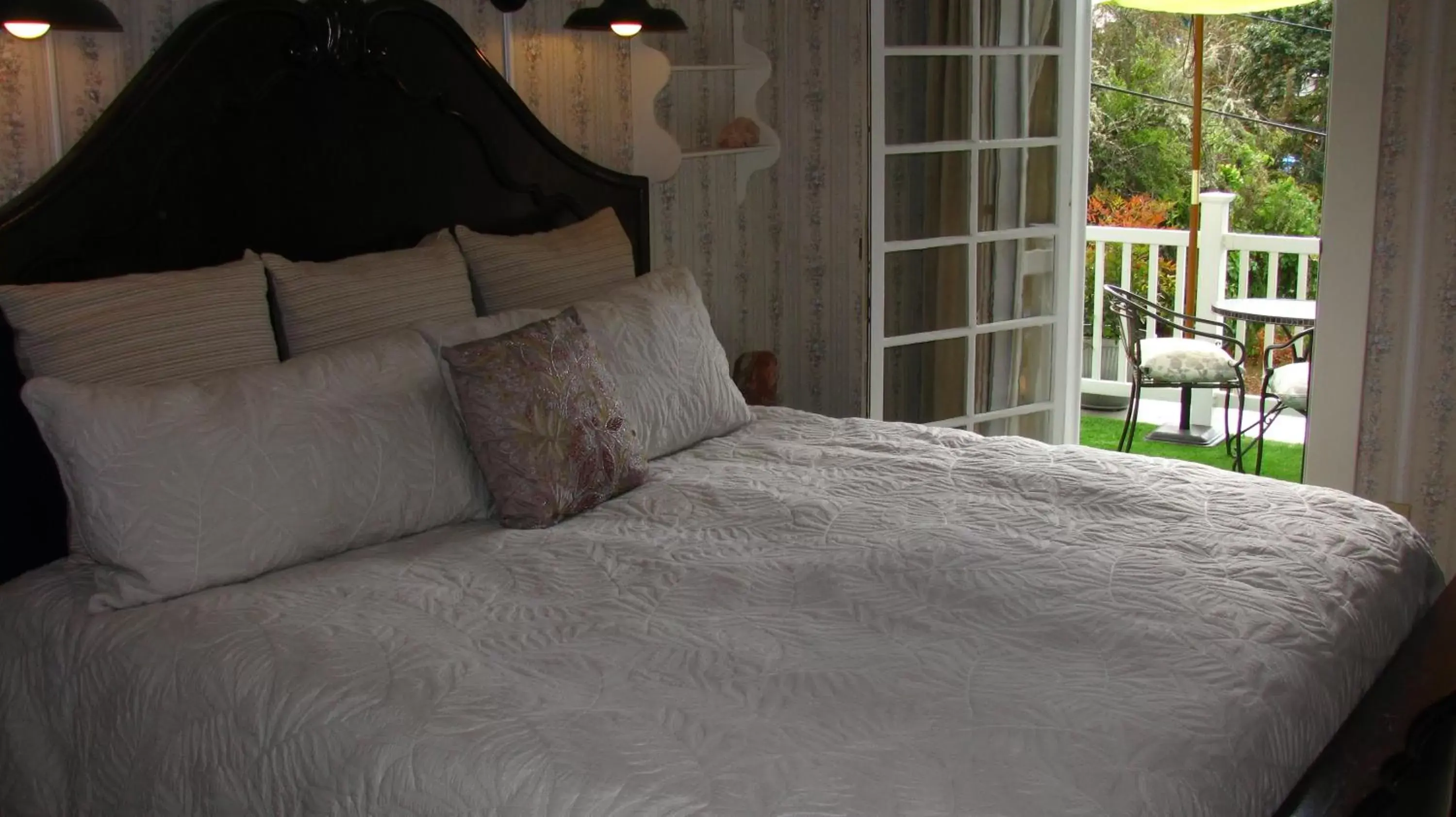 Bed in Terraluna Inn