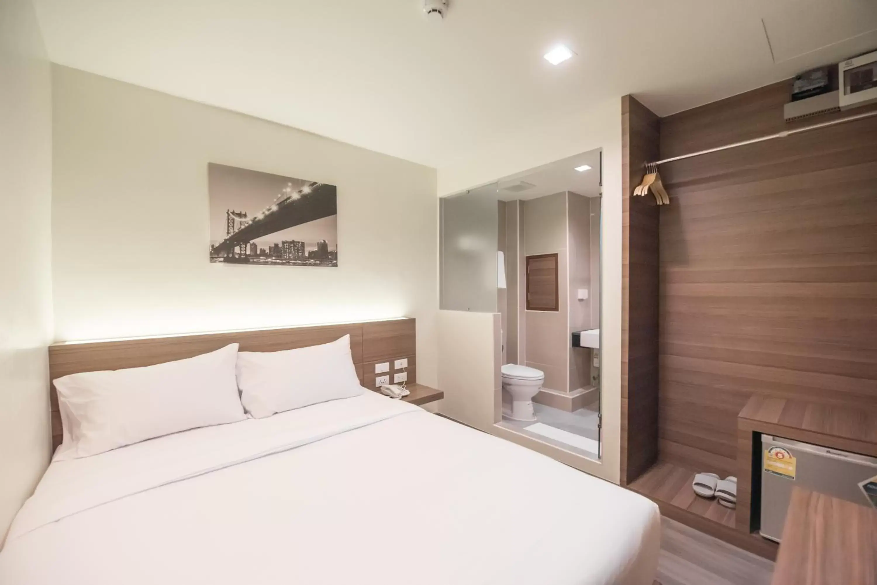 Bedroom, Bed in Sovereign Group Hotel at Pratunam