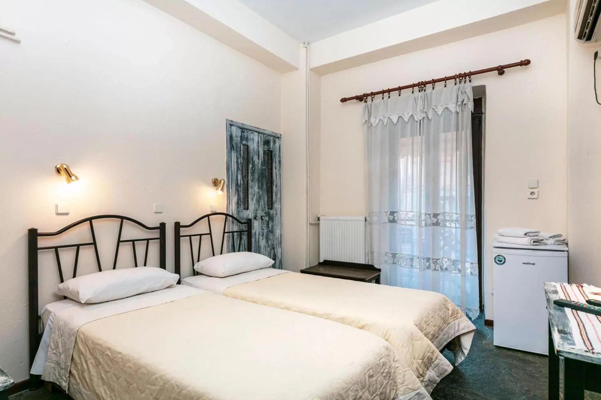 Bedroom in Acropolis Hotel