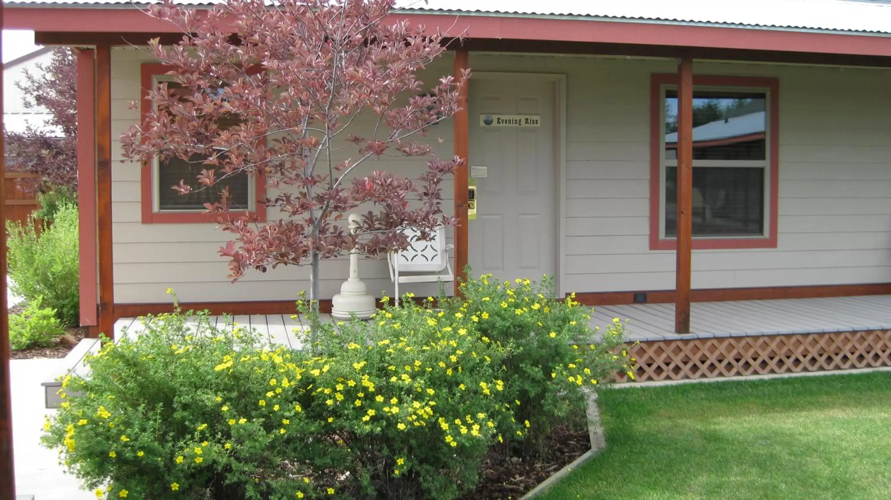 Property building, Garden in Pinedale Cozy Cabins