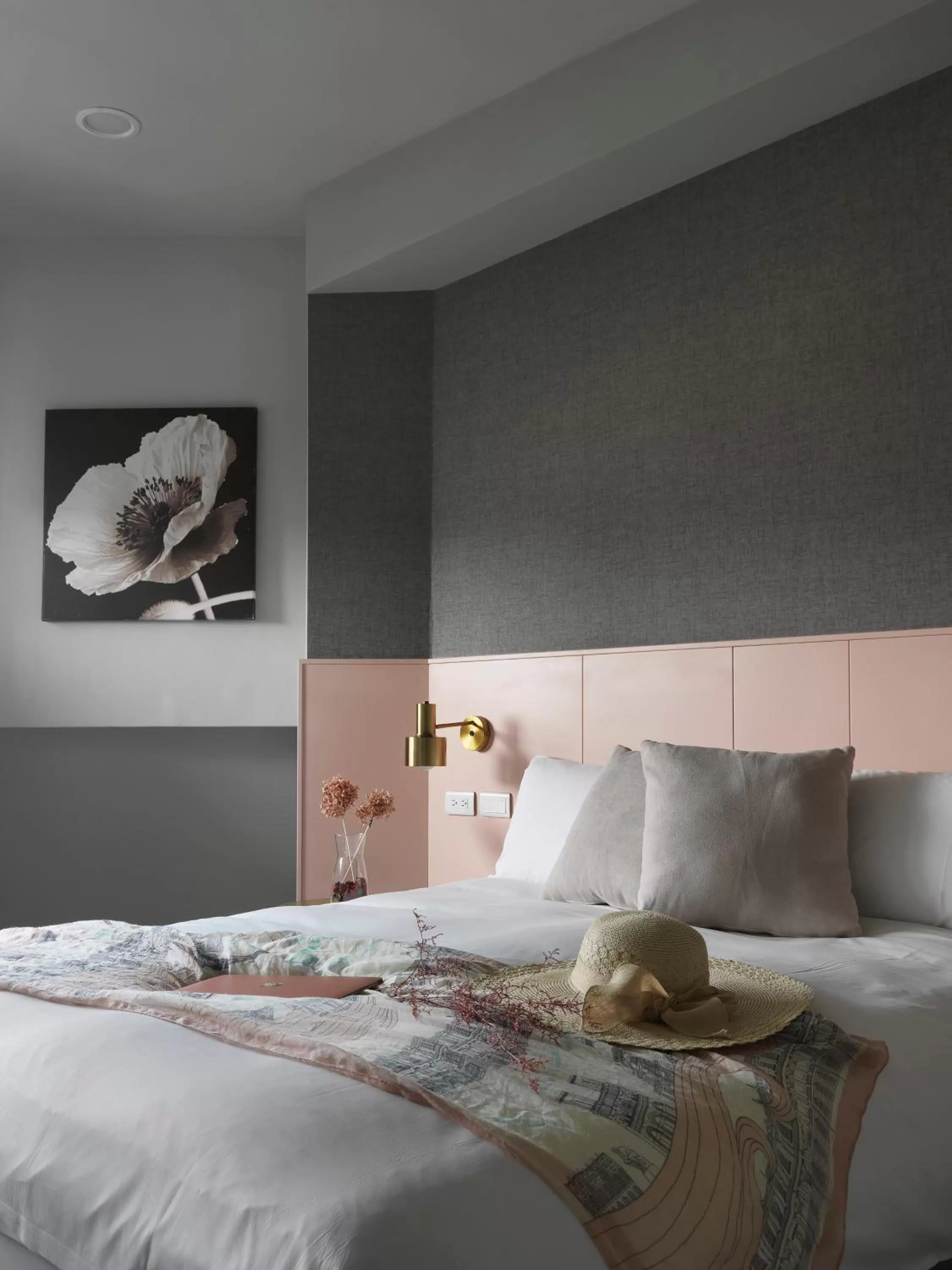 bunk bed, Bed in Mr.Mantter