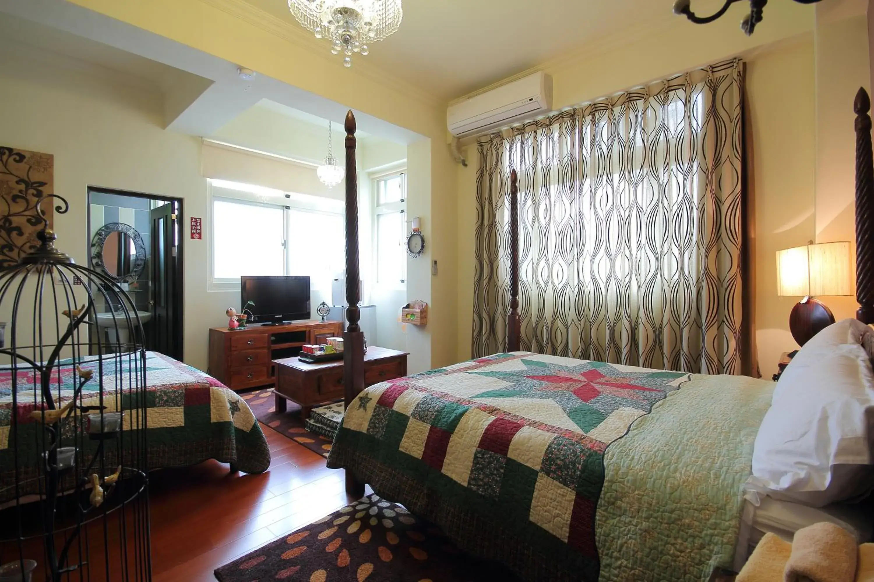 Photo of the whole room, Bed in Hualien Paris Home B&B