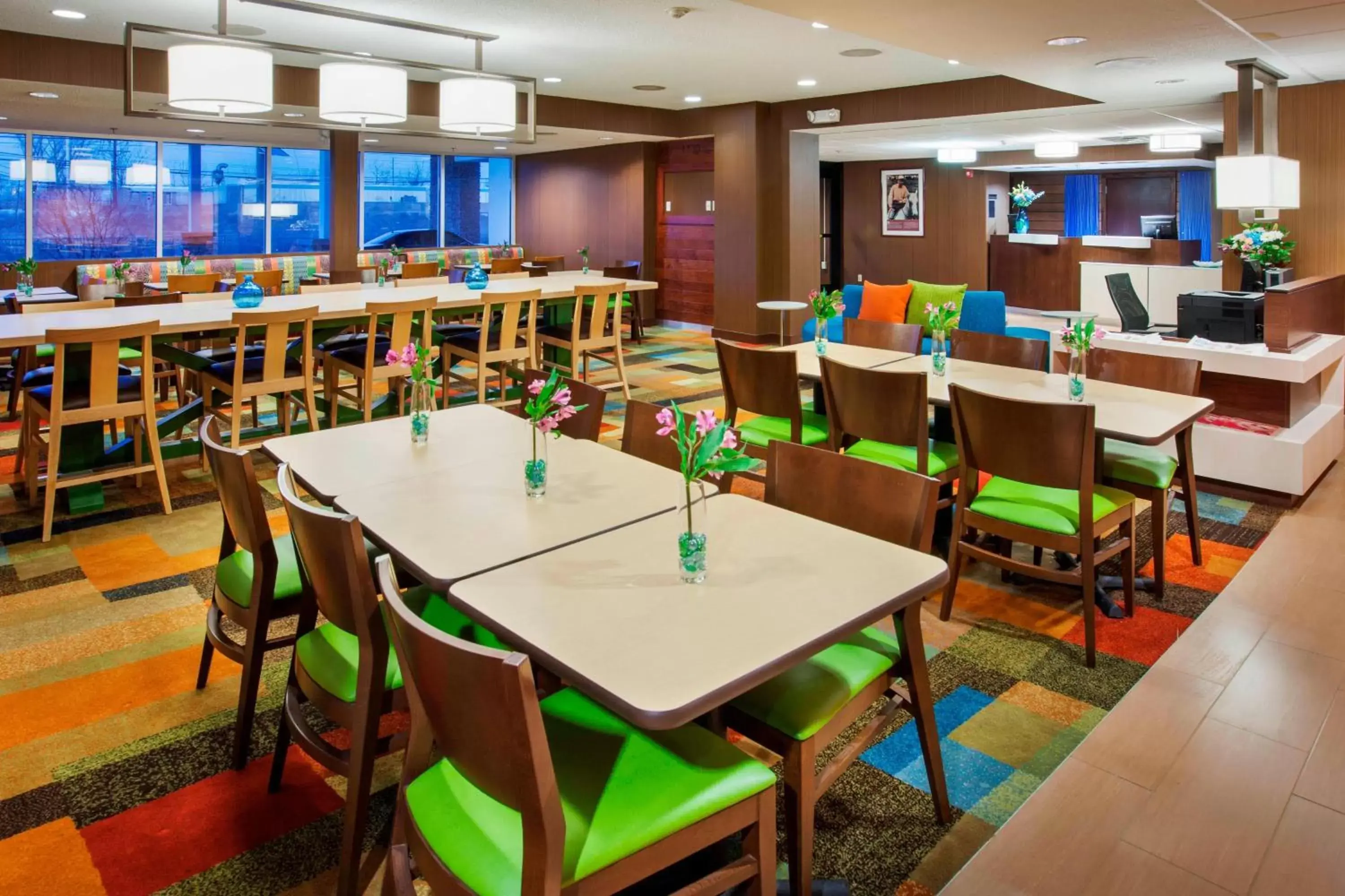 Breakfast, Restaurant/Places to Eat in Fairfield Inn by Marriott East Rutherford Meadowlands