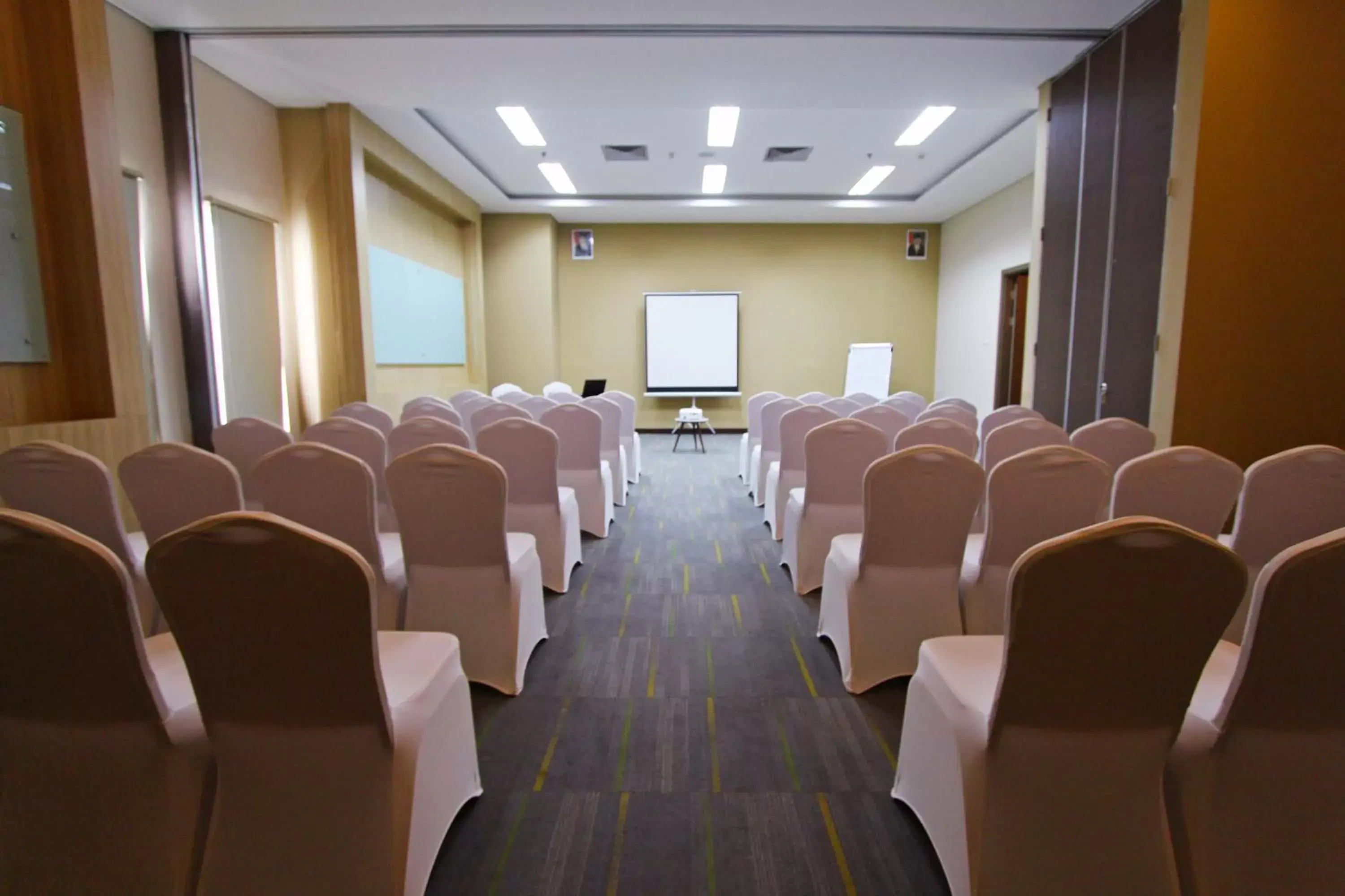 Meeting/conference room in Anara Sky Kualanamu Hotel