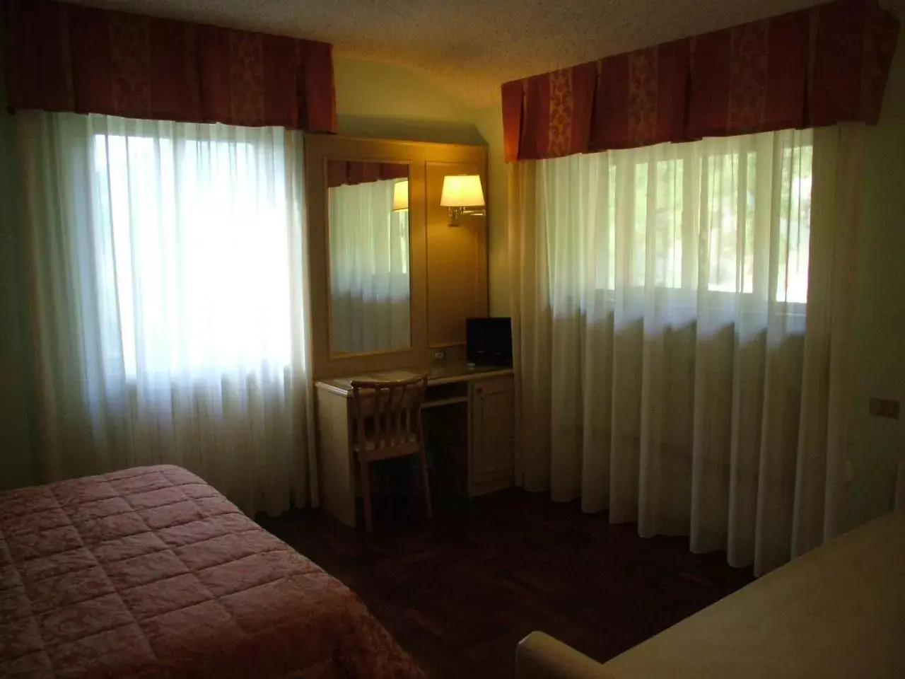 Bed in LH Hotel Del Lago Scanno