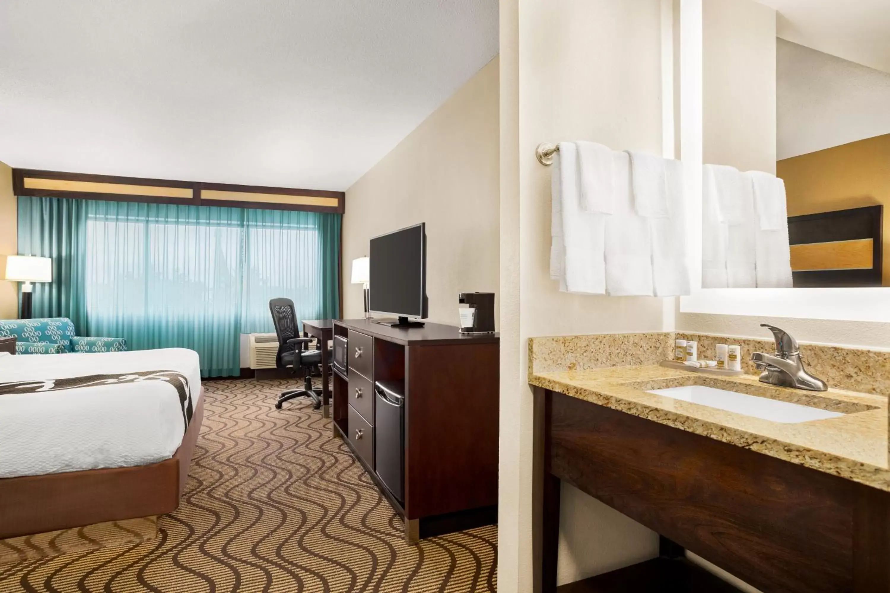 King Room, Non-Smoking in La Quinta Inn & Suites by Wyndham Richmond-Midlothian King Room, Non-Smoking in La Quinta Inn & Suites by Wyndham Richmond-Midlothian