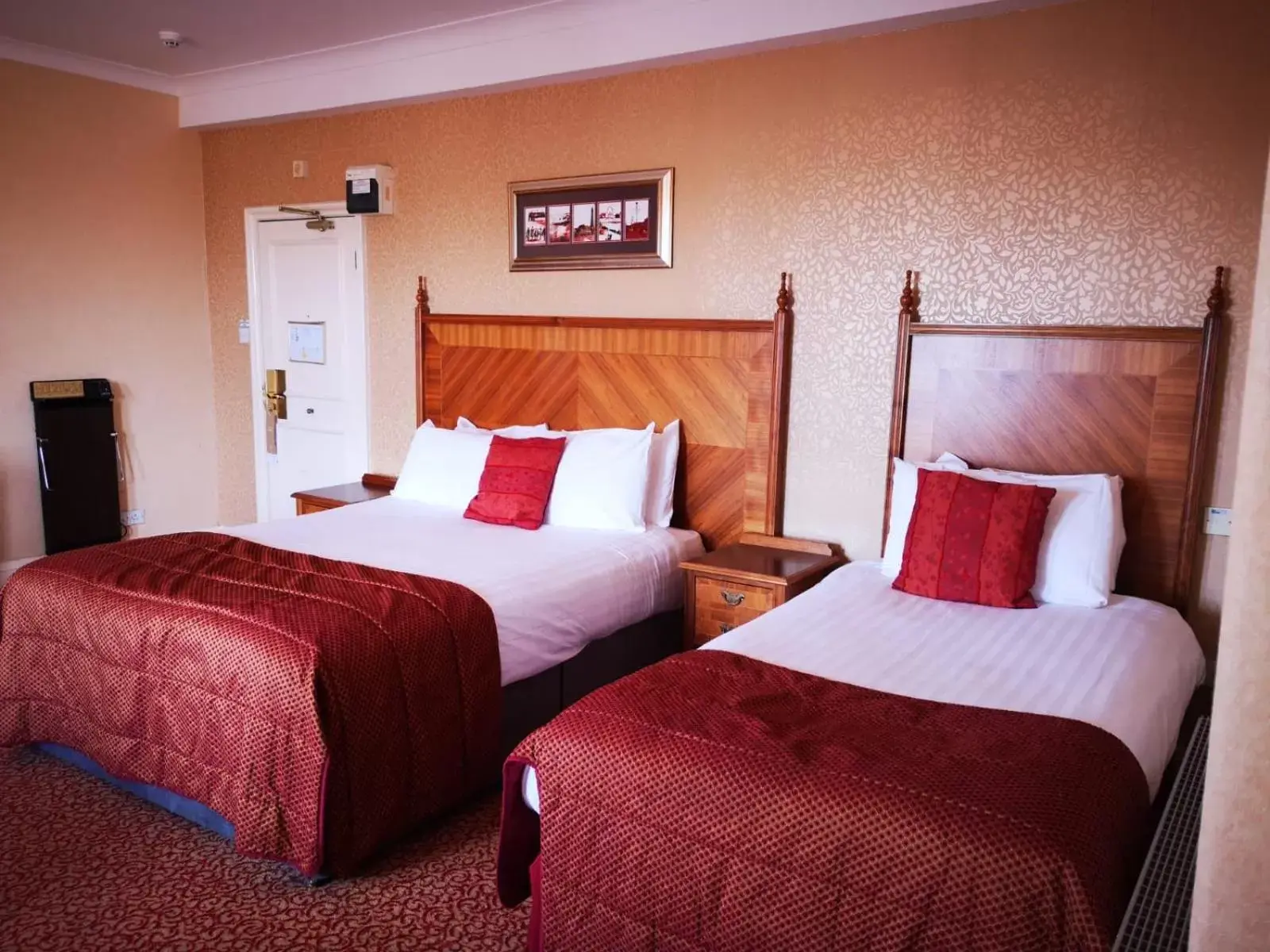 Bathroom, Bed in Imperial Hotel Blackpool