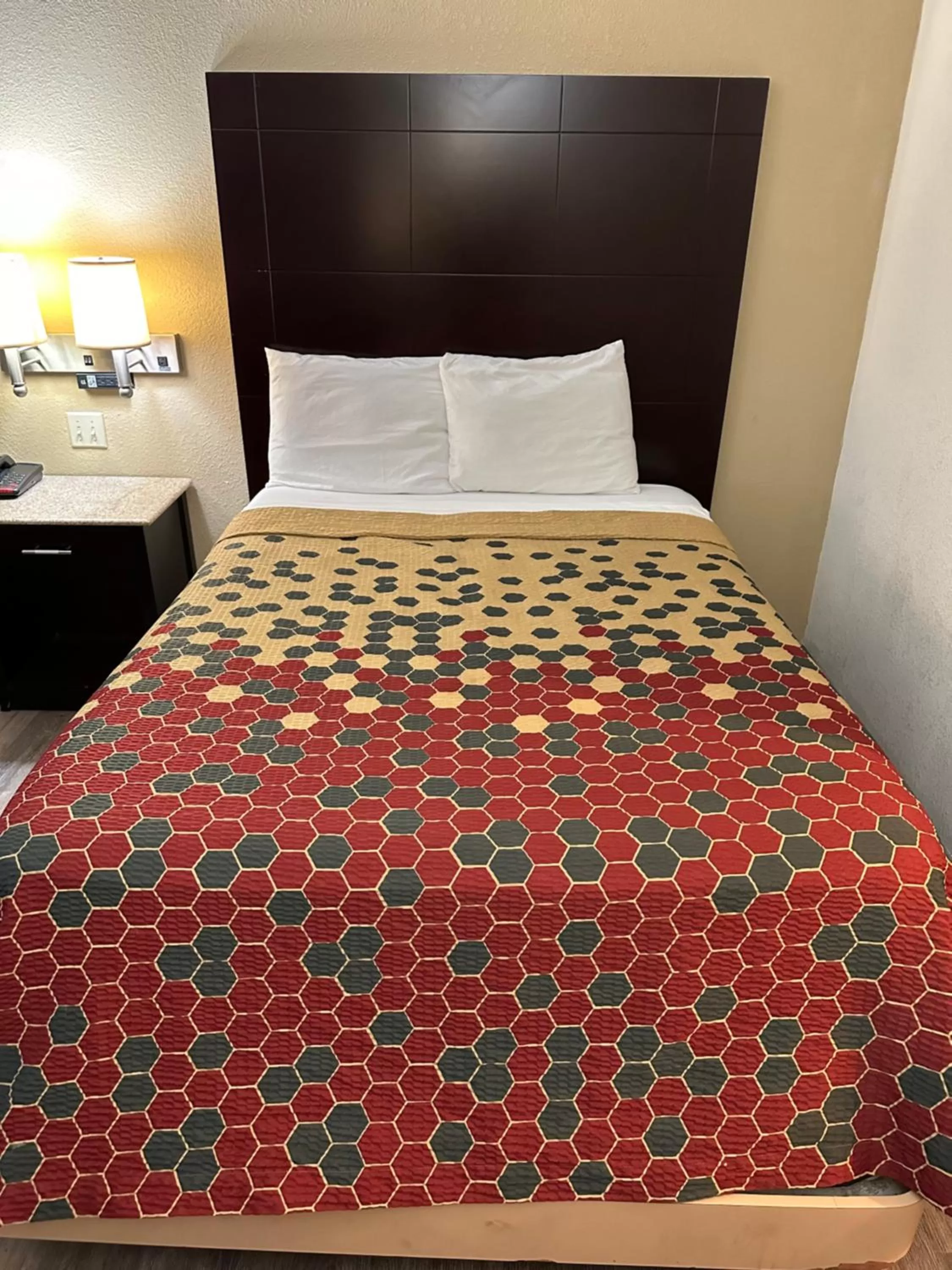 Bed in Econo Lodge Scranton near Montage Mountain