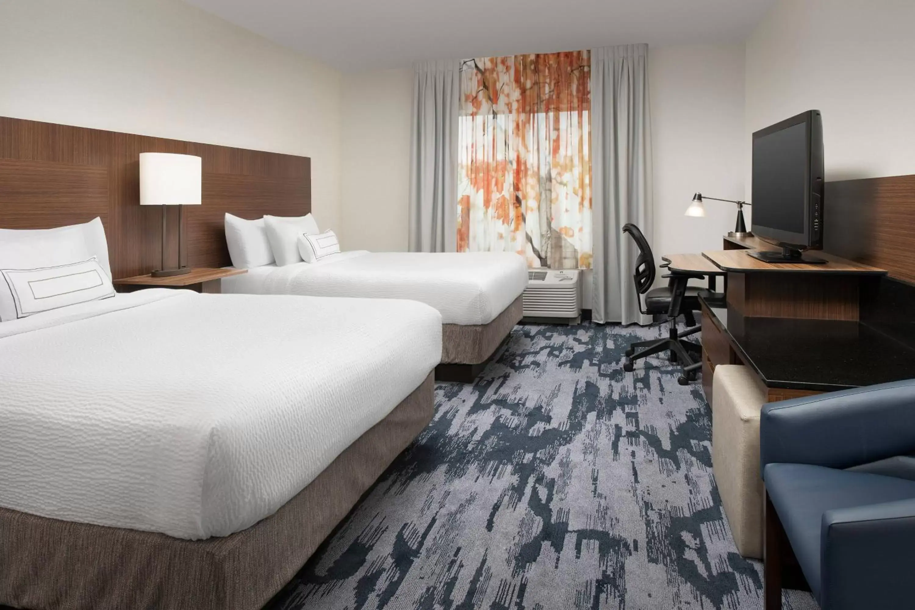 Photo of the whole room, Bed in Fairfield Inn & Suites Baltimore BWI Airport