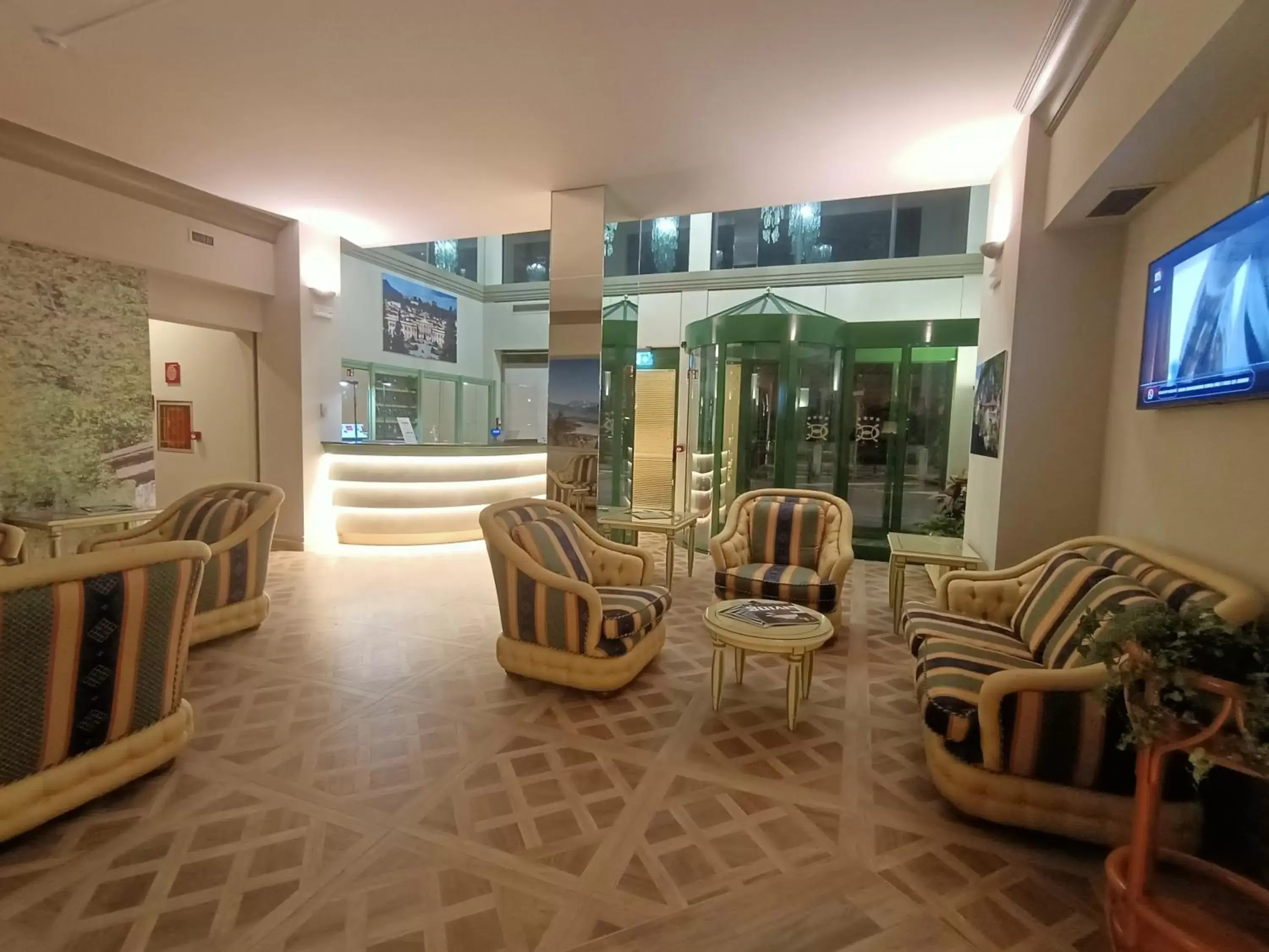 Lobby/Reception in Crystal Hotel Varese