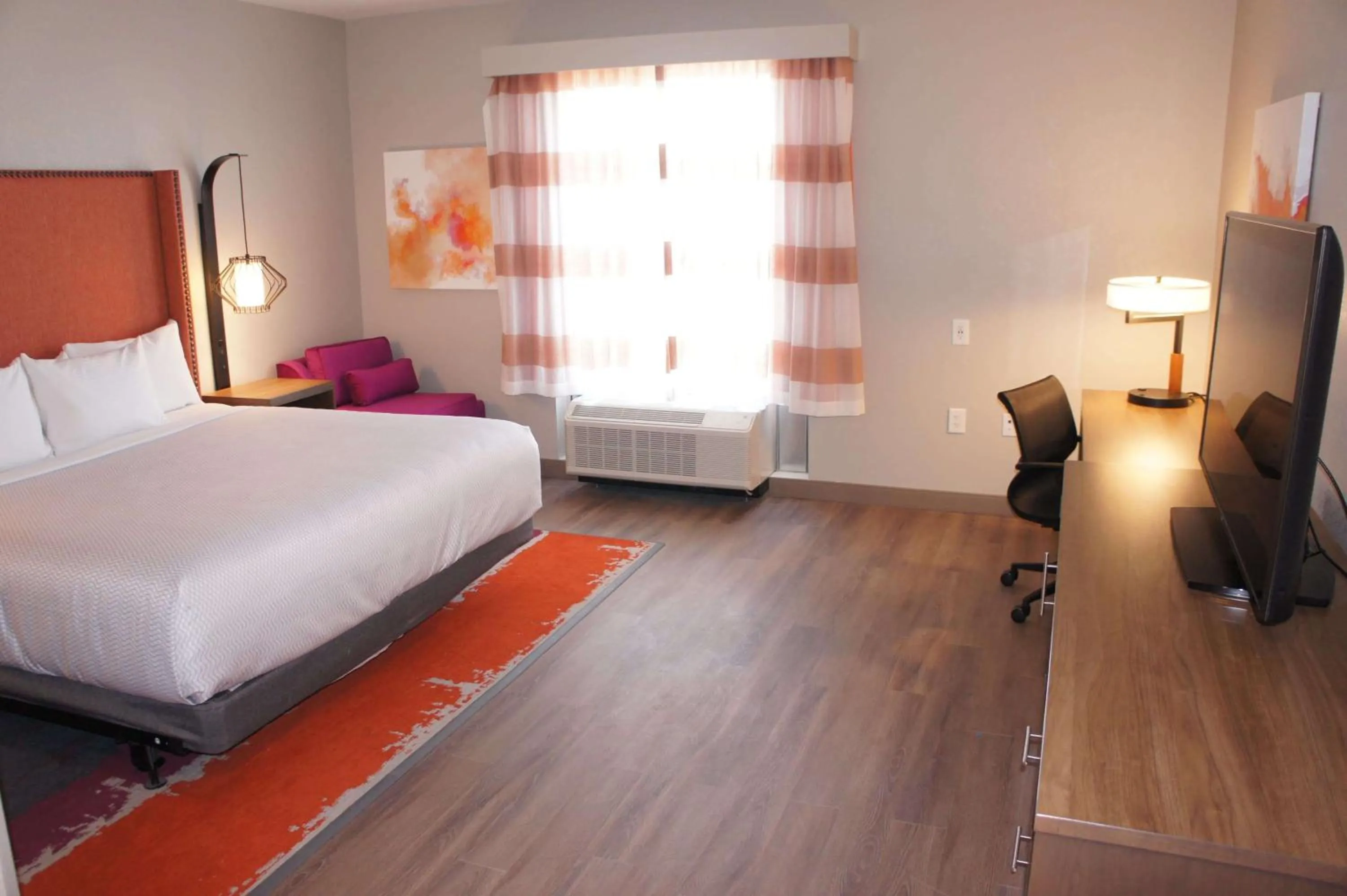 Photo of the whole room, Bed in La Quinta by Wyndham Perry