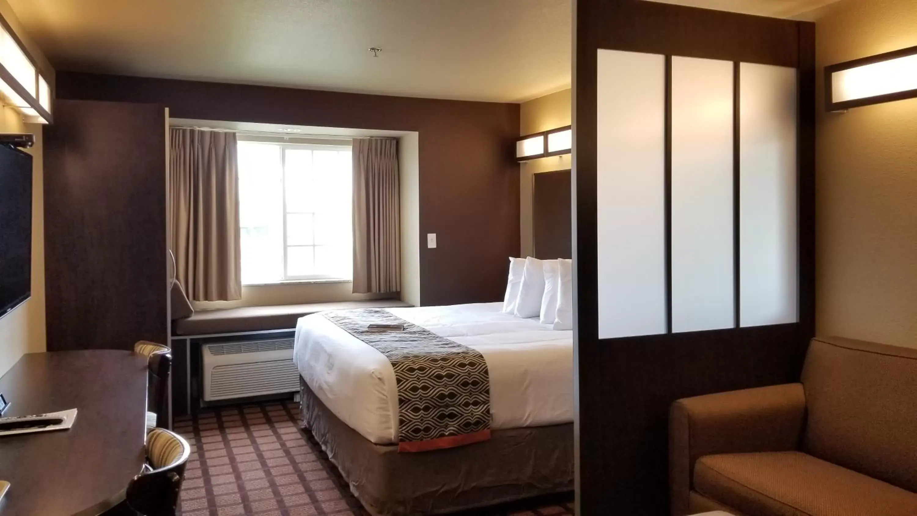 Photo of the whole room, Bed in Microtel Inn & Suites By Wyndham Conway