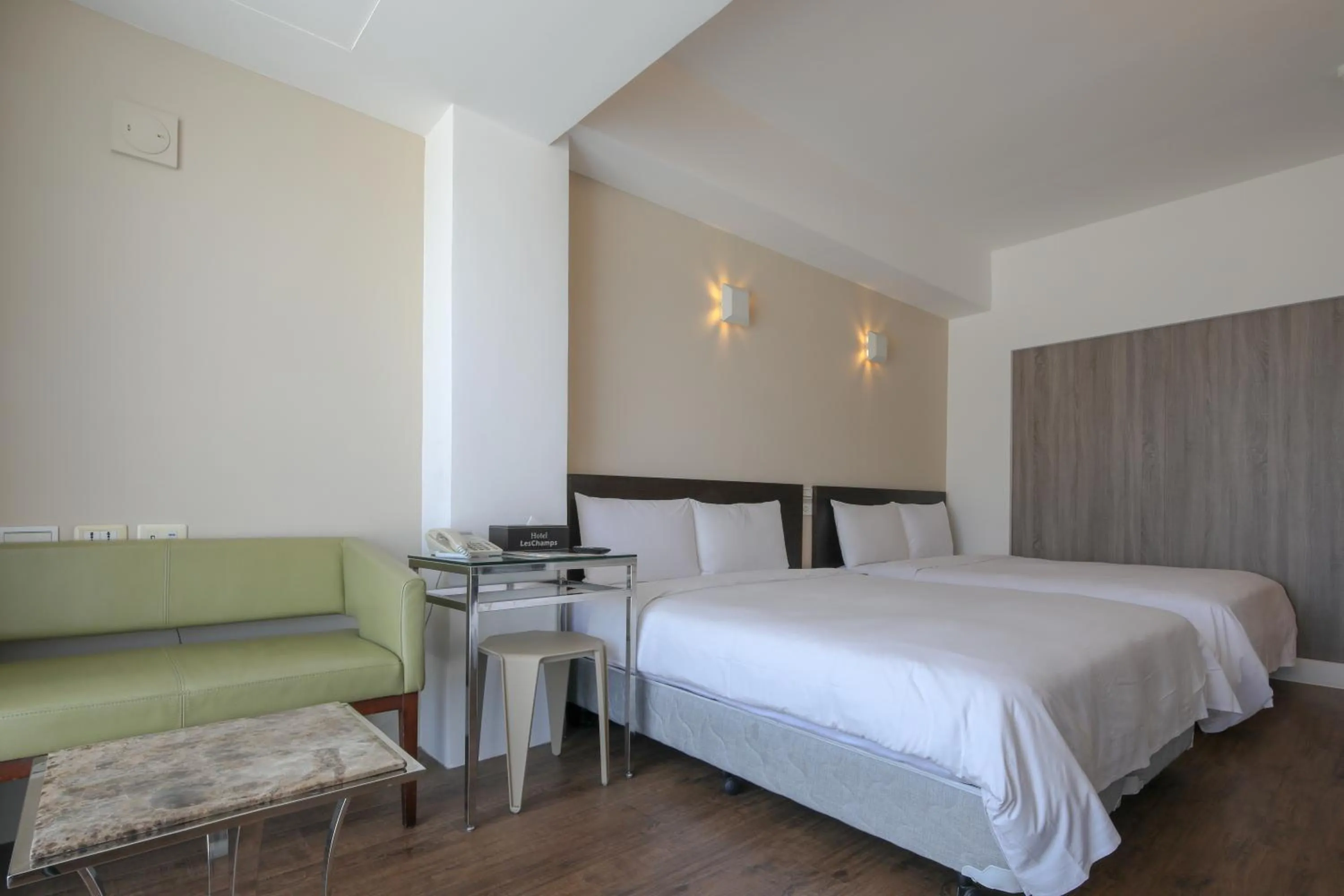 Photo of the whole room, Bed in Hotel Les Champs Hualien