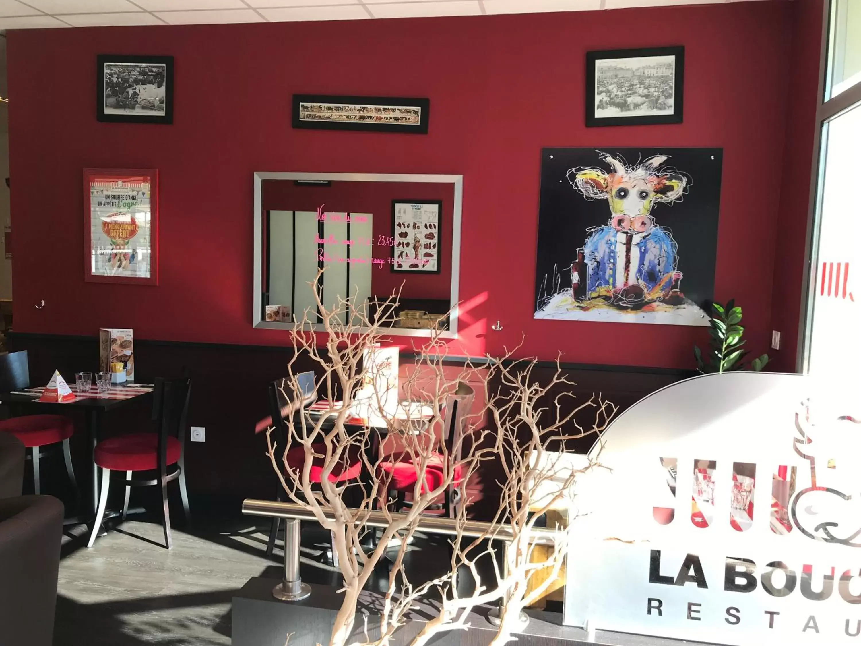 Restaurant/places to eat in Kyriad Aix Les Milles - Plan de Campagne Restaurant/places to eat in Kyriad Aix Les Milles - Plan de Campagne