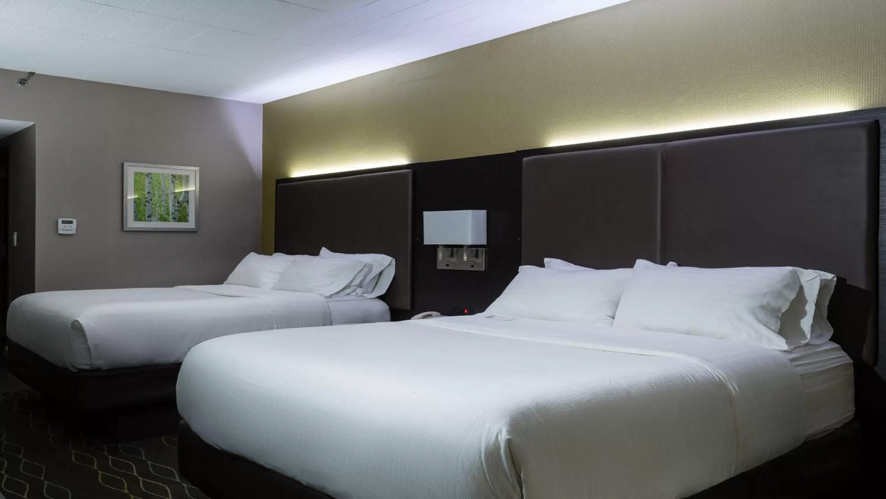 Photo of the whole room, Bed in Holiday Inn Sudbury, an IHG Hotel